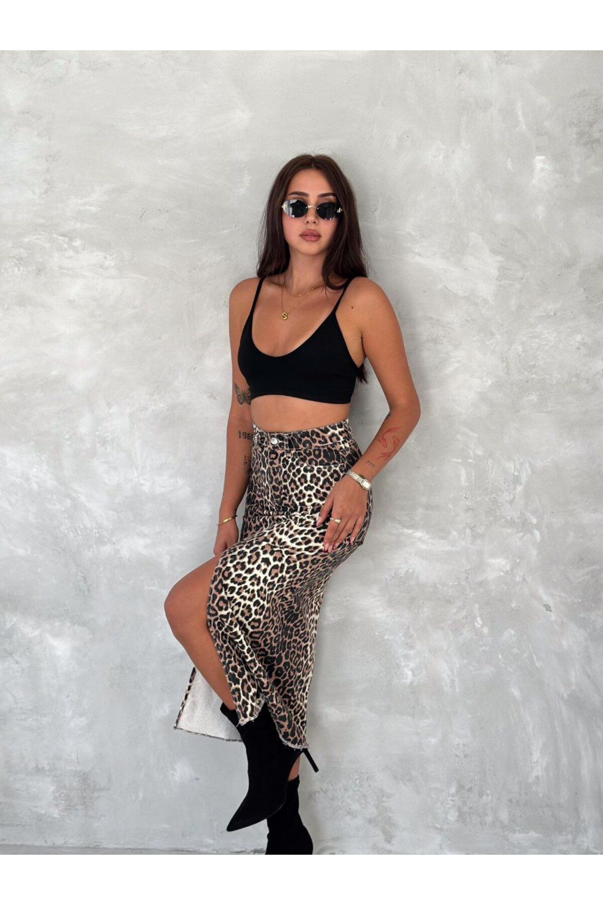 Leopar Desen Uzun Yırtmaçlı Midi Etek Leopar Desen Uzun Yırtmaçlı Midi Etek
