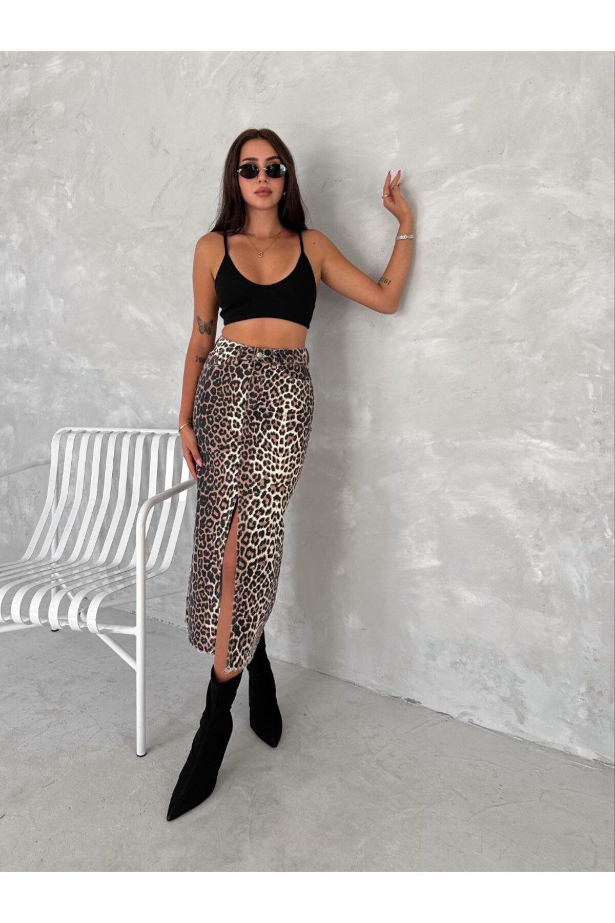 Leopar Desen Uzun Yırtmaçlı Midi Etek Leopar Desen Uzun Yırtmaçlı Midi Etek