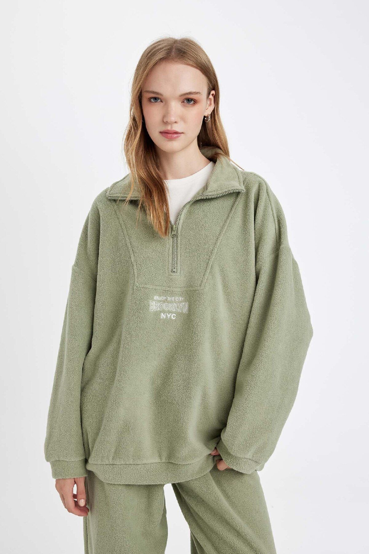 Oversize Geniş Kalıp Fermuarlı Dik Yaka Nakışlı Polar Sweatshirt Y2649az24wn