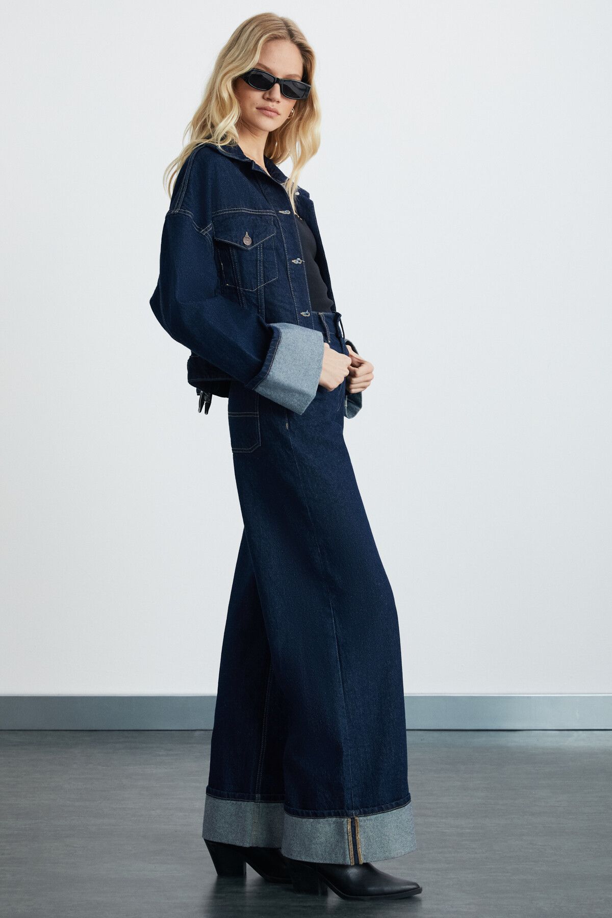 Reıne Kadın Regular Fit Yüksek Bel Katlamalı Paça Detaylı Premium Mavi Jeans Reıne Kadın Regular Fit Yüksek Bel Katlamalı Paça Detaylı Premium Mavi Jeans