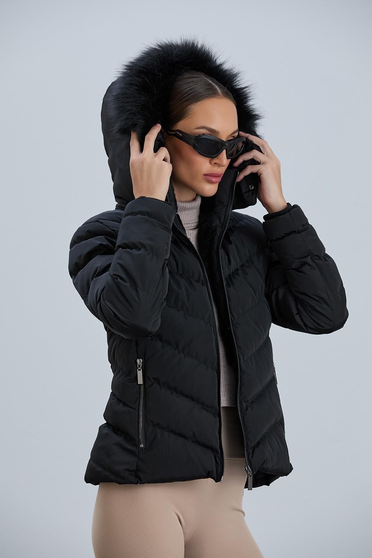 Kadın Siyah Suni Kürklü Çıkabilir Kapüşonlu Şişme Mont Beste Kadın Şişme Mont Kadın Siyah Suni Kürklü Çıkabilir Kapüşonlu Şişme Mont Beste Kadın Şişme Mont