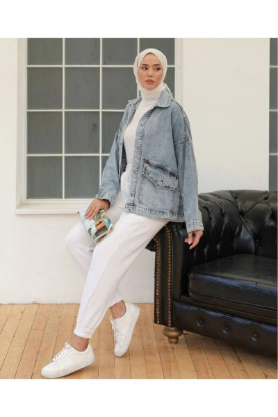 Kadın Yaka Ve Cep Taş Dataylı Düğmeli Oversize Denim Açık Mavi Kot Ceket Kadın Yaka Ve Cep Taş Dataylı Düğmeli Oversize Denim Açık Mavi Kot Ceket