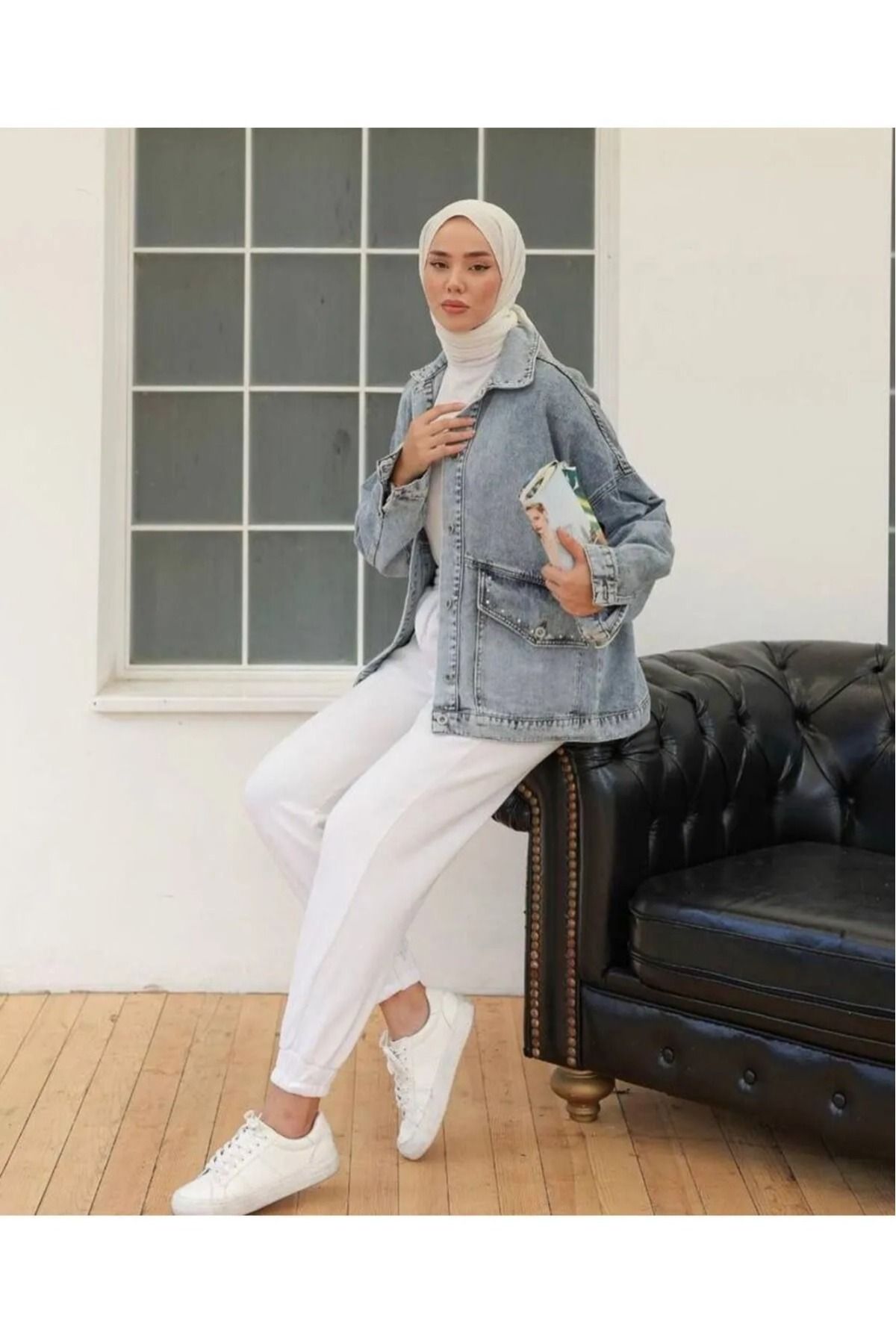 Kadın Yaka Ve Cep Taş Dataylı Düğmeli Oversize Denim Açık Mavi Kot Ceket