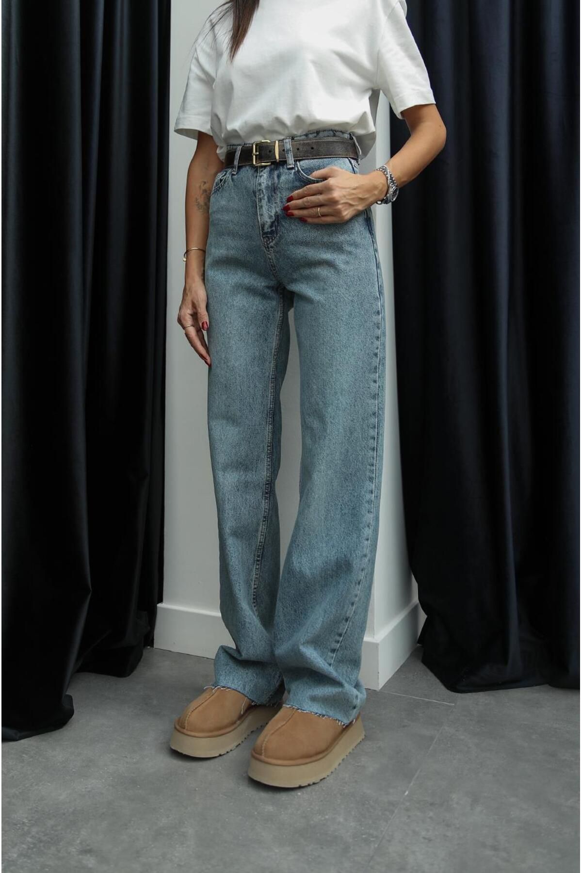 Mavi Yıkamalı Straight Jean Mavi Yıkamalı Straight Jean