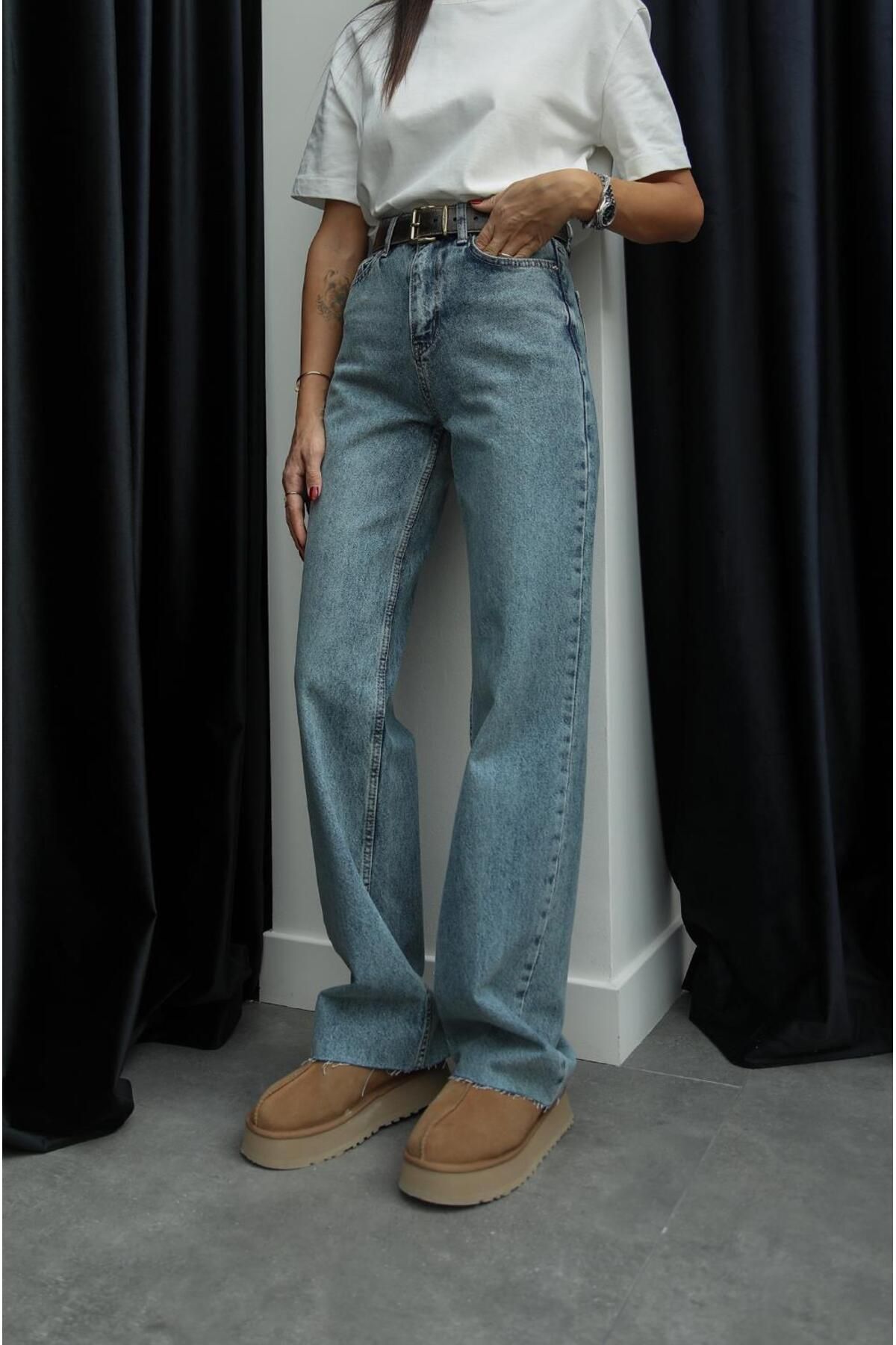 Mavi Yıkamalı Straight Jean Mavi Yıkamalı Straight Jean