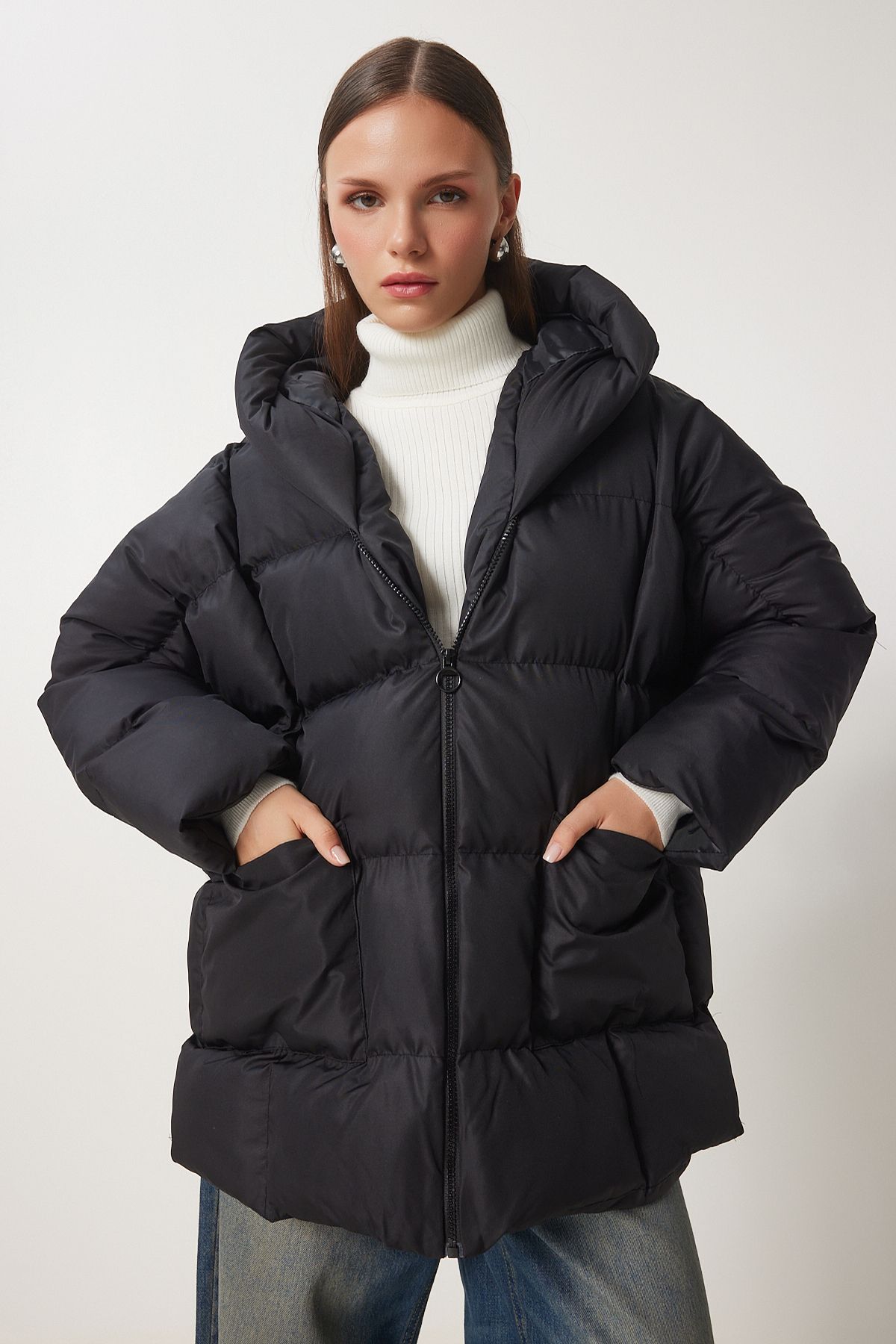 Kadın Siyah Kapüşonlu Oversize Şişme Mont RV00002 Kadın Siyah Kapüşonlu Oversize Şişme Mont RV00002