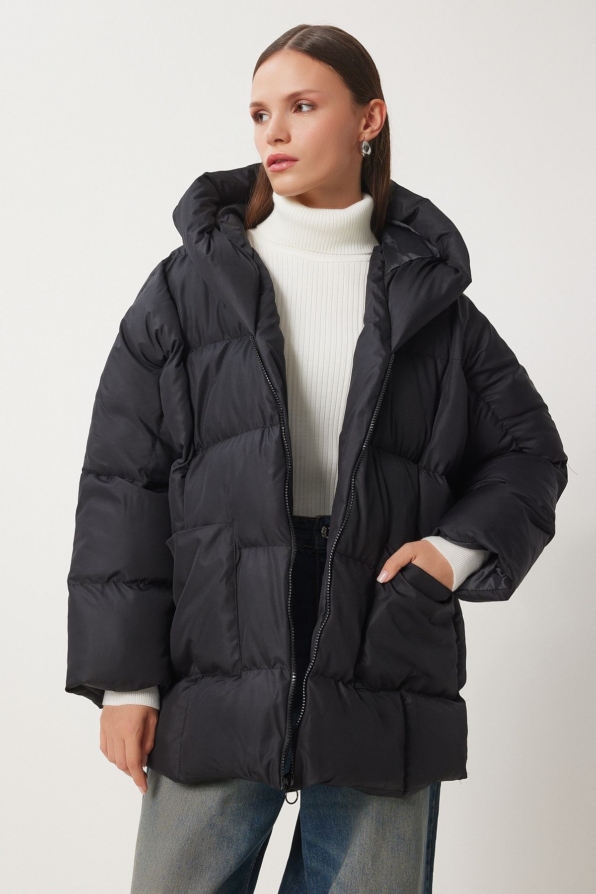 Kadın Siyah Kapüşonlu Oversize Şişme Mont RV00002 Kadın Siyah Kapüşonlu Oversize Şişme Mont RV00002