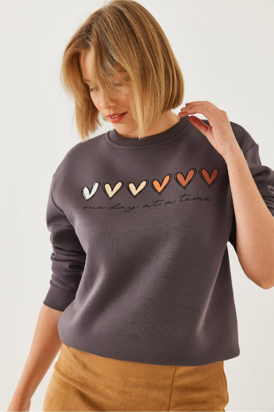 Kadın Üç İplik Şardonlu Renkli Kalp Baskılı Sweatshirt MBHS007 60601007 Kadın Üç İplik Şardonlu Renkli Kalp Baskılı Sweatshirt MBHS007 60601007