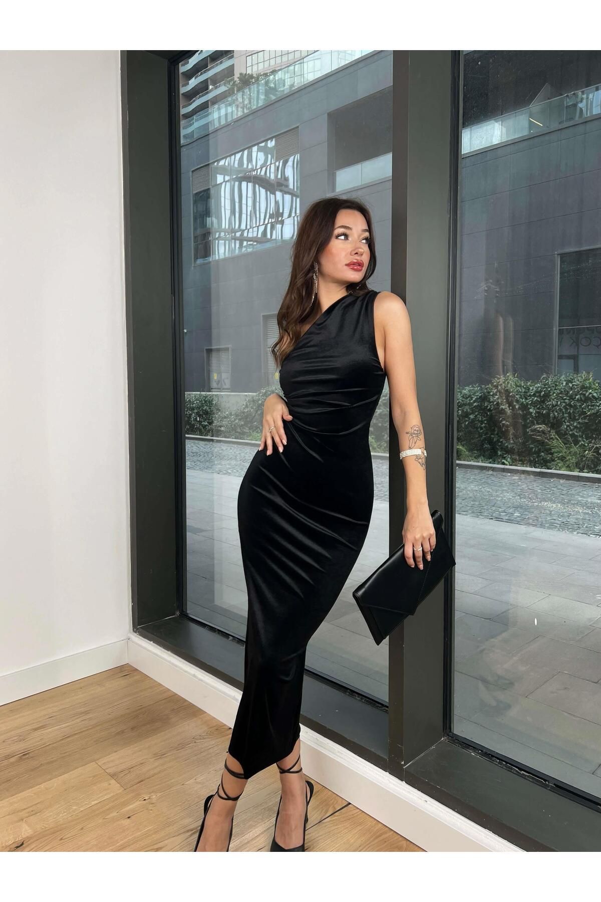 Tek Omuz Drape Detaylı Ulyana Kadın Siyah Kadife Elbise 24k263 Tek Omuz Drape Detaylı Ulyana Kadın Siyah Kadife Elbise 24k263