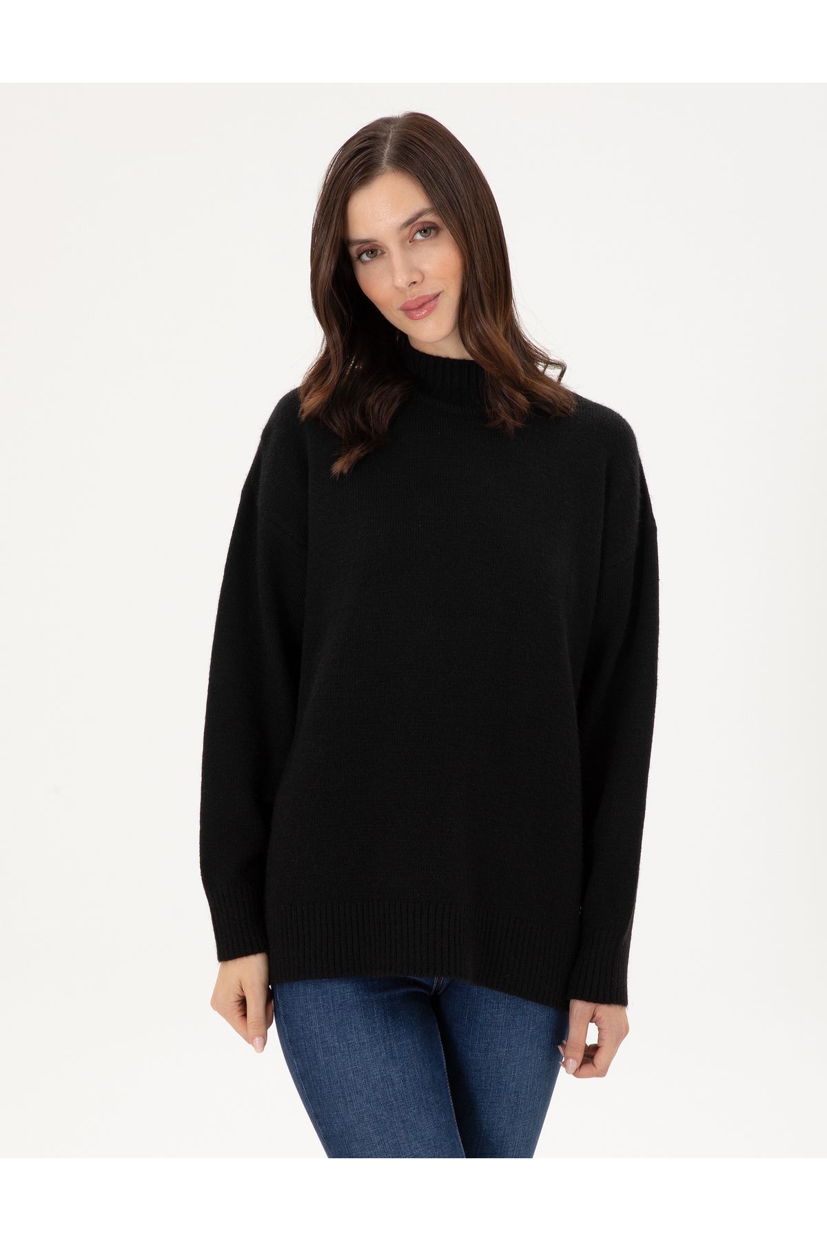 Siyah Oversize Yarım Balıkçı Kazak 50301841-VR046 Siyah Oversize Yarım Balıkçı Kazak 50301841-VR046