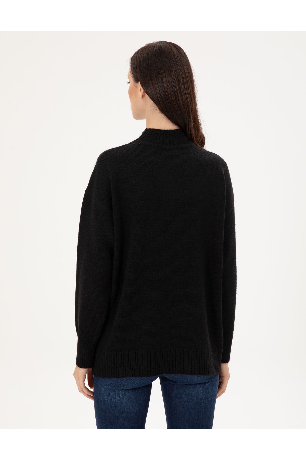 Siyah Oversize Yarım Balıkçı Kazak 50301841-VR046 Siyah Oversize Yarım Balıkçı Kazak 50301841-VR046