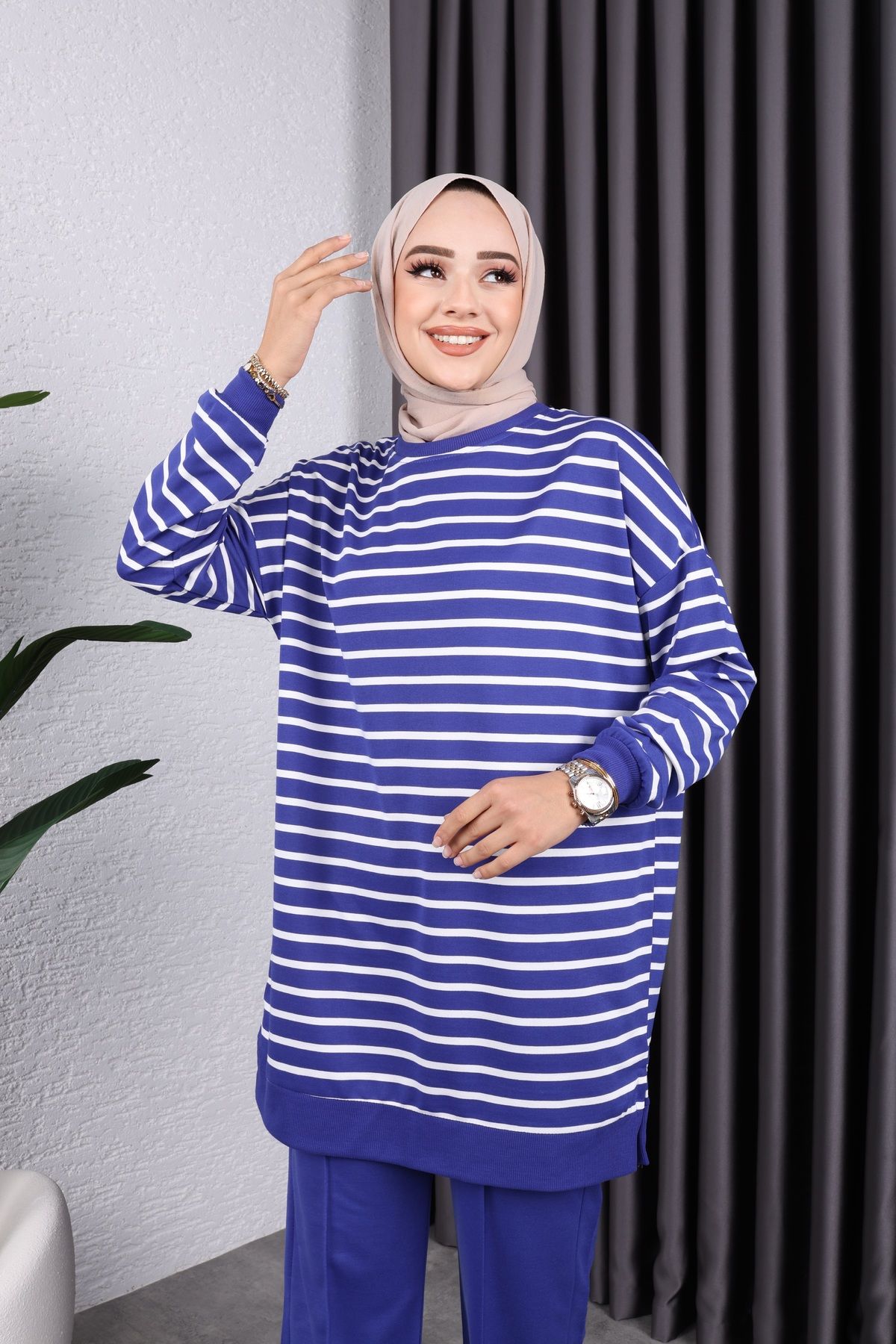 Kadın Tesettür Giyim Bisiklet Yaka Ve Ön Çizgili Dokuma Uzun 2 İplik Tunik İkili Takım Kadın Tesettür Giyim Bisiklet Yaka Ve Ön Çizgili Dokuma Uzun 2 İplik Tunik İkili Takım