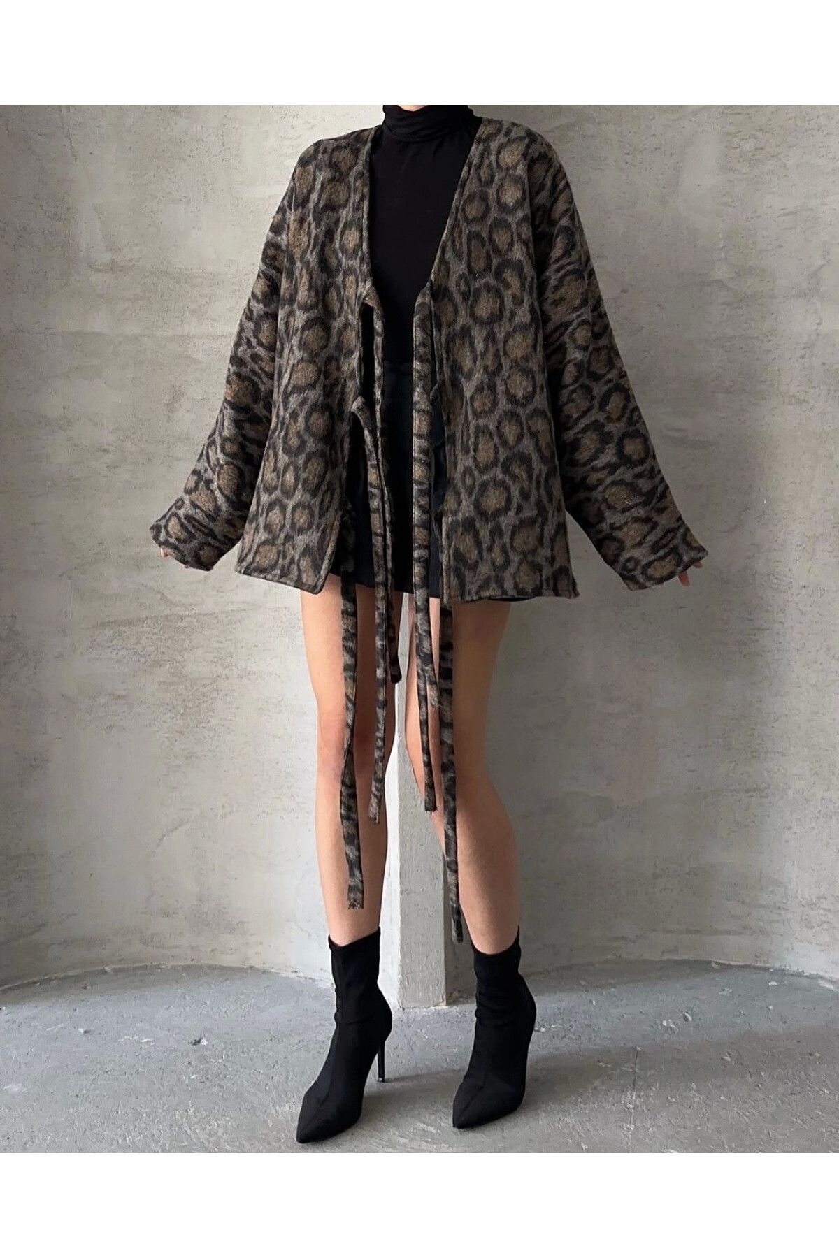 Üç Bağlamalı Leoparlı Kaşe Ceket - Füme ( ÖS ) Üç Bağlamalı Leoparlı Kaşe Ceket - Füme ( ÖS )