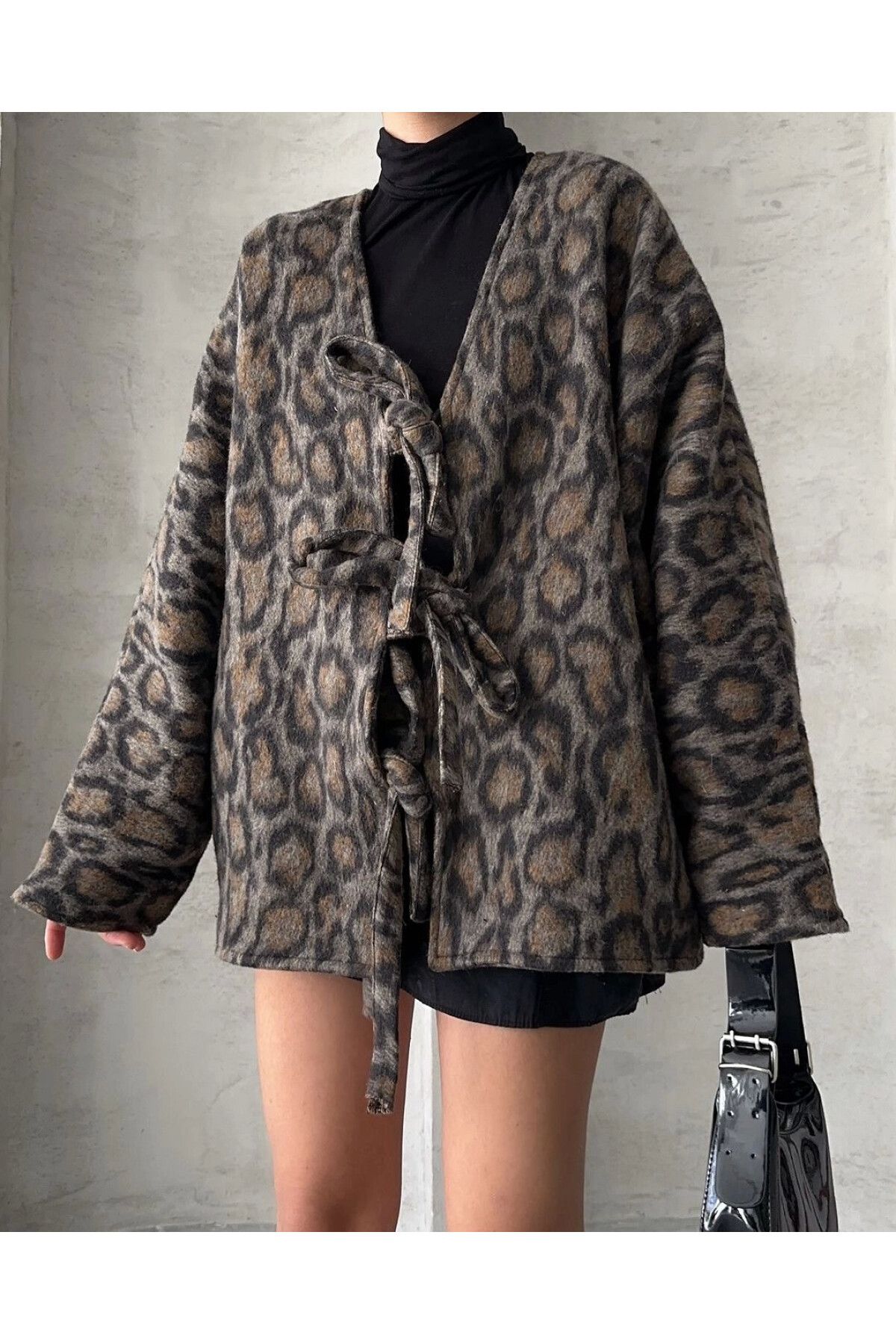 Üç Bağlamalı Leoparlı Kaşe Ceket - Füme ( ÖS ) Üç Bağlamalı Leoparlı Kaşe Ceket - Füme ( ÖS )