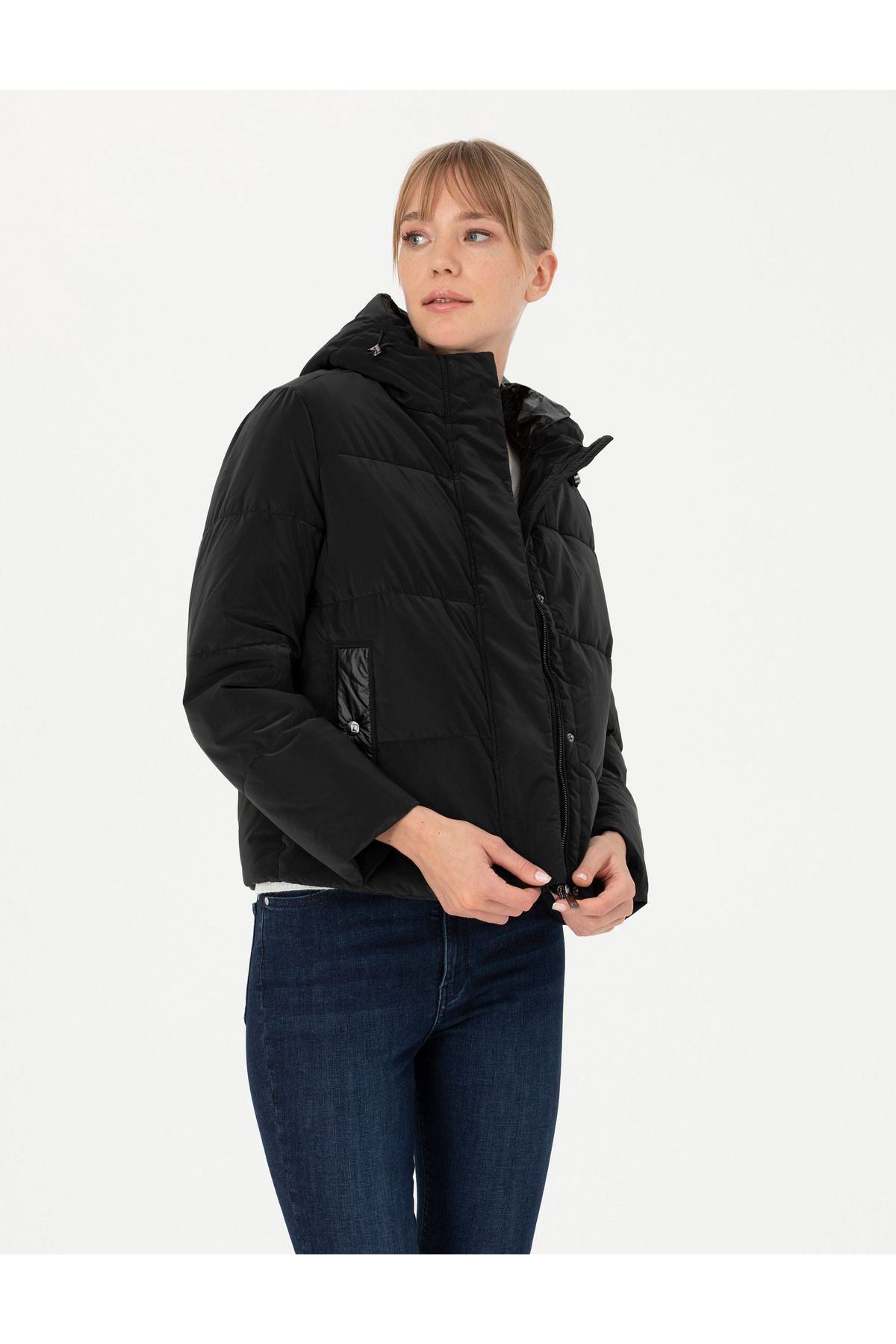 Siyah Kapüşonlu Bomber Mont 50272224-VR046 Siyah Kapüşonlu Bomber Mont 50272224-VR046