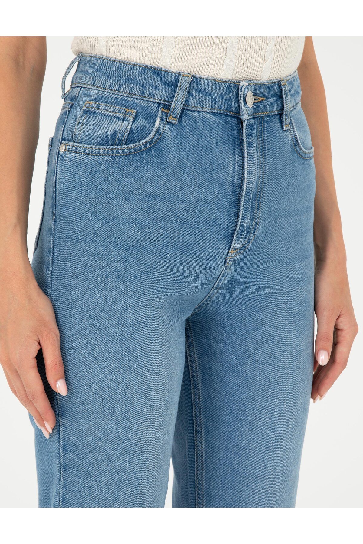 Açık Mavi Mom Fit Jean Pantolon 50292459-VR003