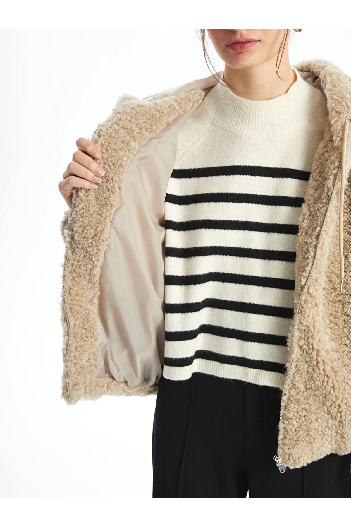 XSIDE Bej Kapüşonlu Kadın Teddy Mont XSIDE Bej Kapüşonlu Kadın Teddy Mont