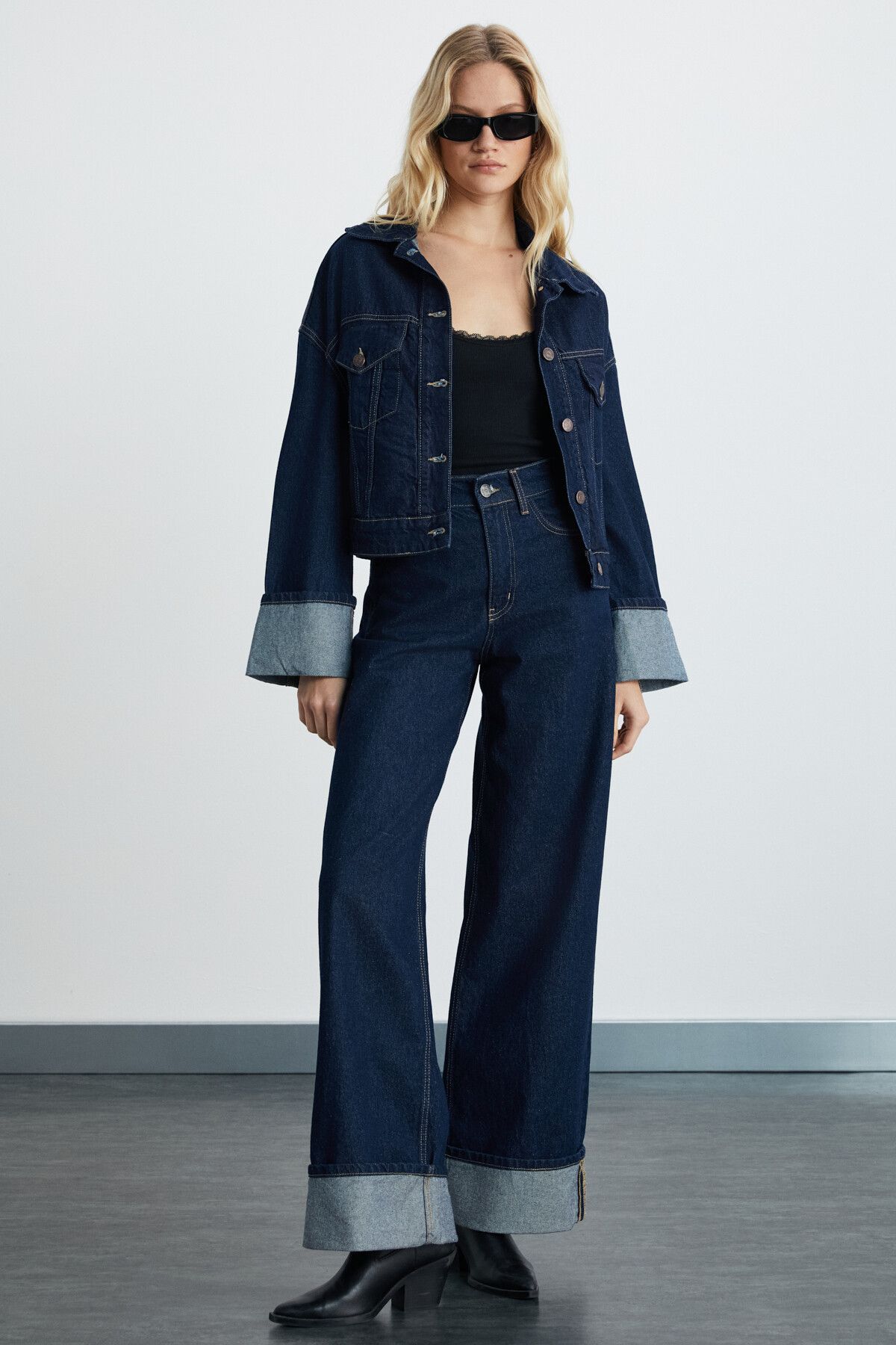 Reıne Kadın Regular Fit Yüksek Bel Katlamalı Paça Detaylı Premium Mavi Jeans Reıne Kadın Regular Fit Yüksek Bel Katlamalı Paça Detaylı Premium Mavi Jeans