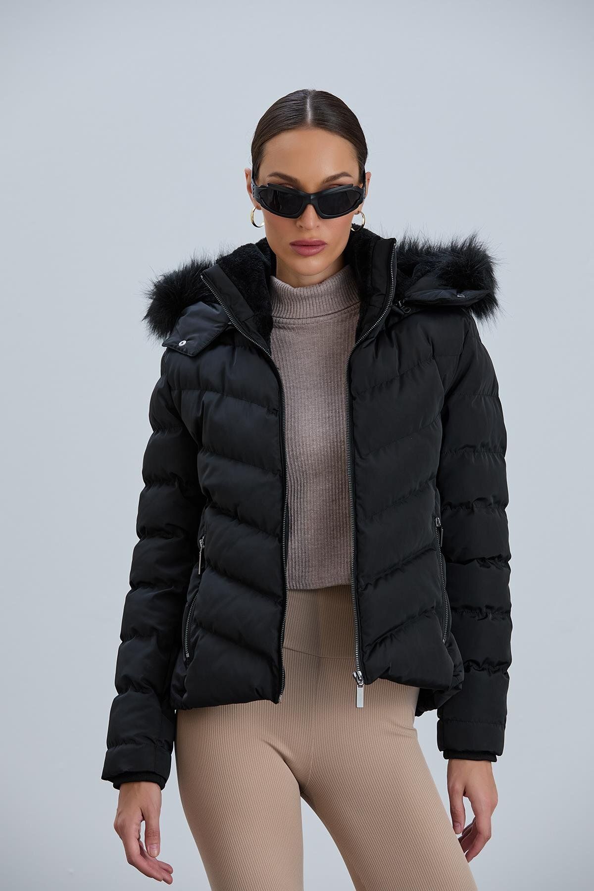 Kadın Siyah Suni Kürklü Çıkabilir Kapüşonlu Şişme Mont Beste Kadın Şişme Mont Kadın Siyah Suni Kürklü Çıkabilir Kapüşonlu Şişme Mont Beste Kadın Şişme Mont