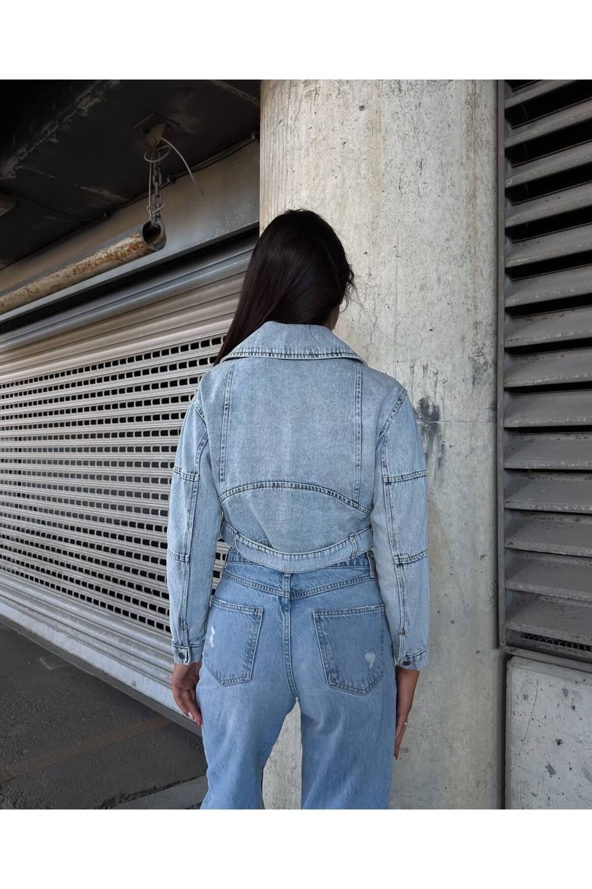KEMERLİ CROP KOT CEKET KEMERLİ CROP KOT CEKET