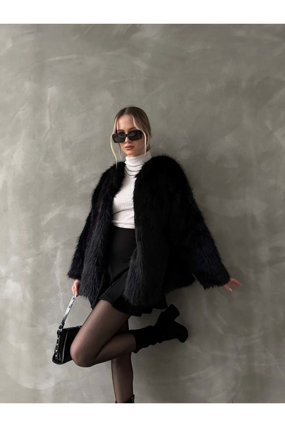 Kadın Siyah Hakim Yaka İçi Astarlı Kancalı Oversize Tüylü Peluş Premium Suni Kürklü Uzun Ceket Mont Kadın Siyah Hakim Yaka İçi Astarlı Kancalı Oversize Tüylü Peluş Premium Suni Kürklü Uzun Ceket Mont