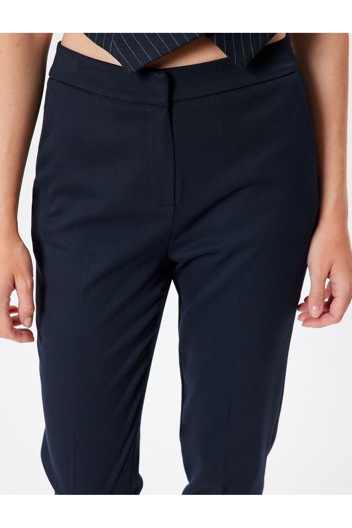 Regular Fit Cepli Kısa Paça Cigarette Pantolon Regular Fit Cepli Kısa Paça Cigarette Pantolon