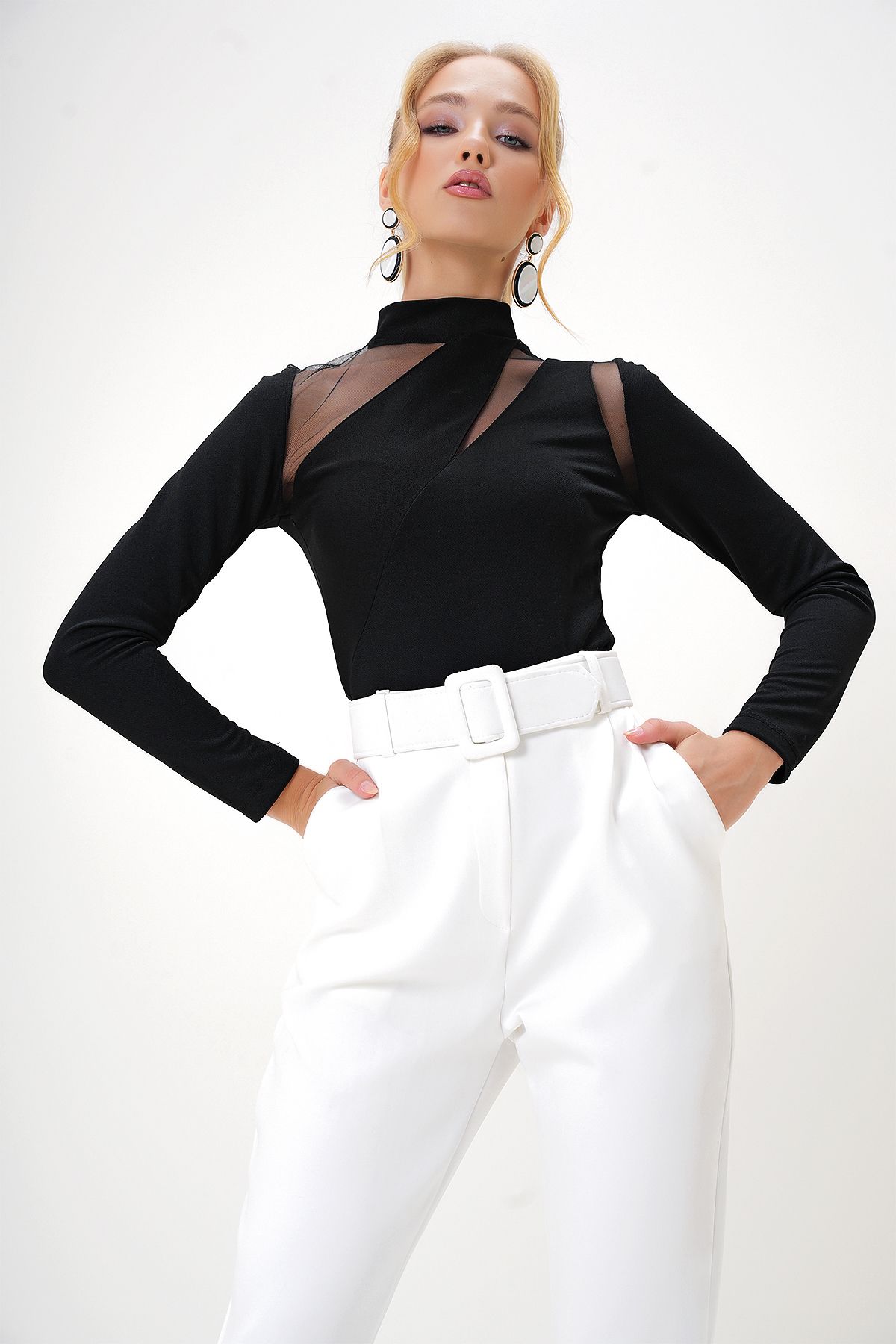 Kadın Siyah Dik Yaka Cut Out File Detaylı Örme Crep Bluz ALC-X13104 Kadın Siyah Dik Yaka Cut Out File Detaylı Örme Crep Bluz ALC-X13104
