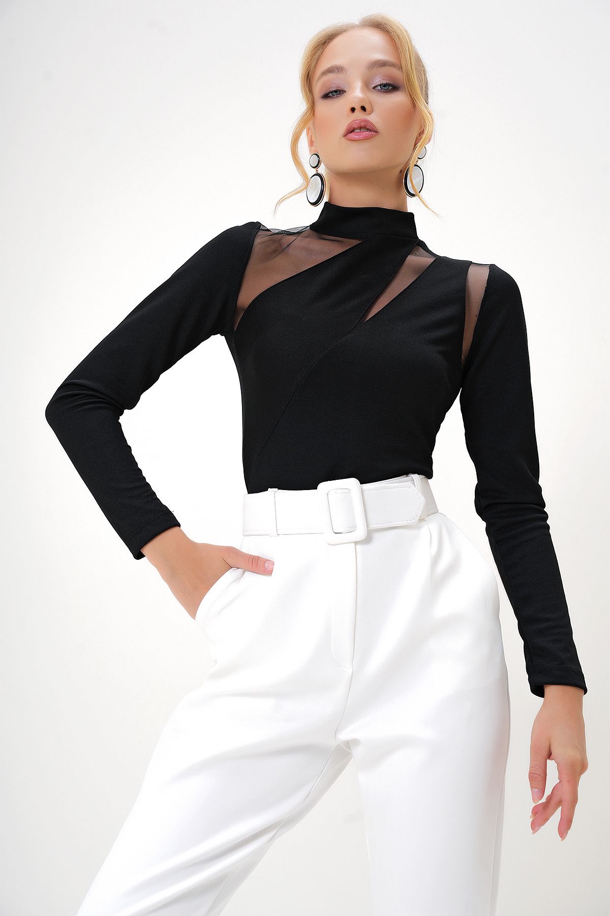Kadın Siyah Dik Yaka Cut Out File Detaylı Örme Crep Bluz ALC-X13104 Kadın Siyah Dik Yaka Cut Out File Detaylı Örme Crep Bluz ALC-X13104