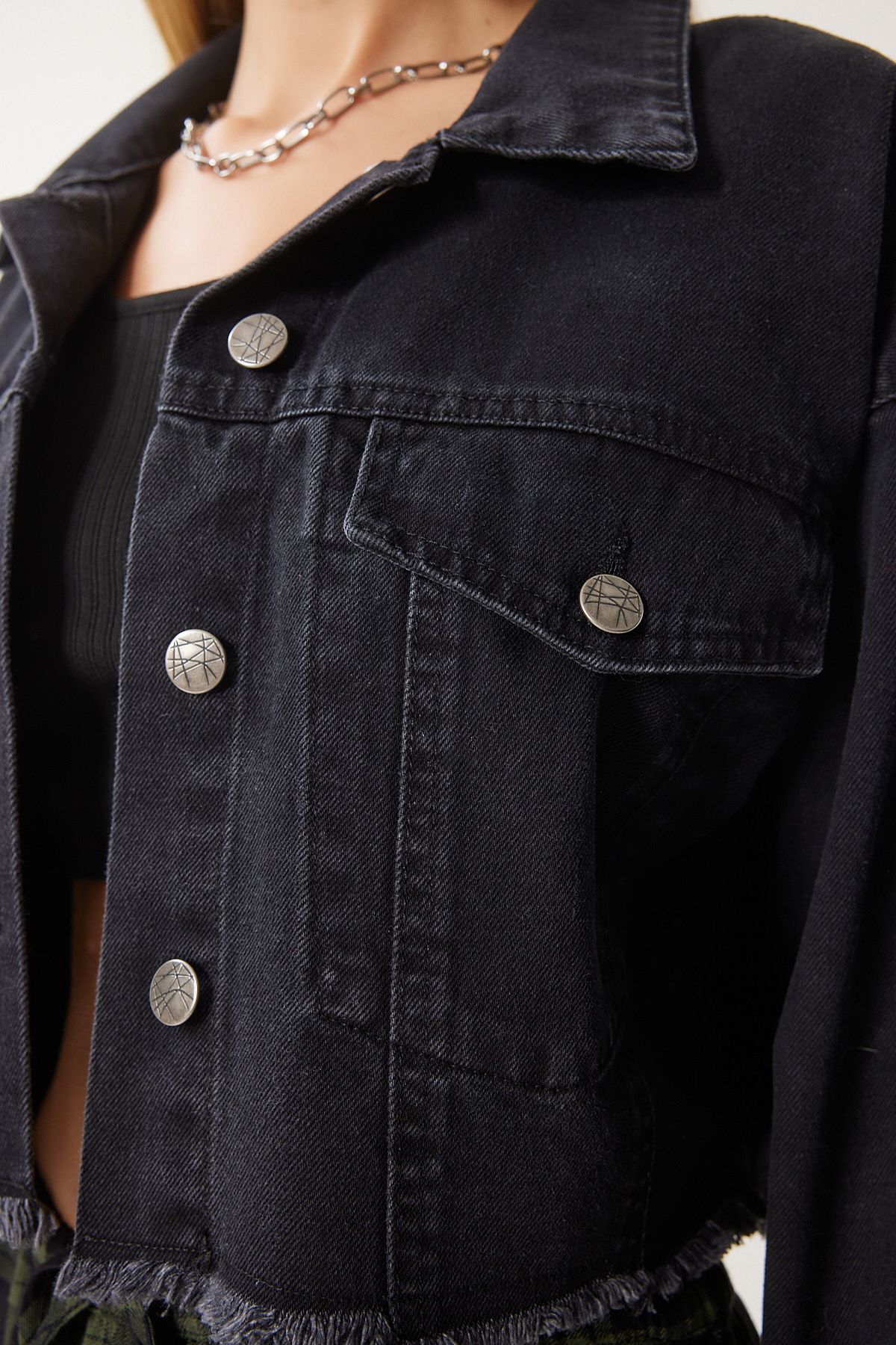Kadın Siyah Püskül Detaylı Denim Crop Ceket AN00214 Kadın Siyah Püskül Detaylı Denim Crop Ceket AN00214