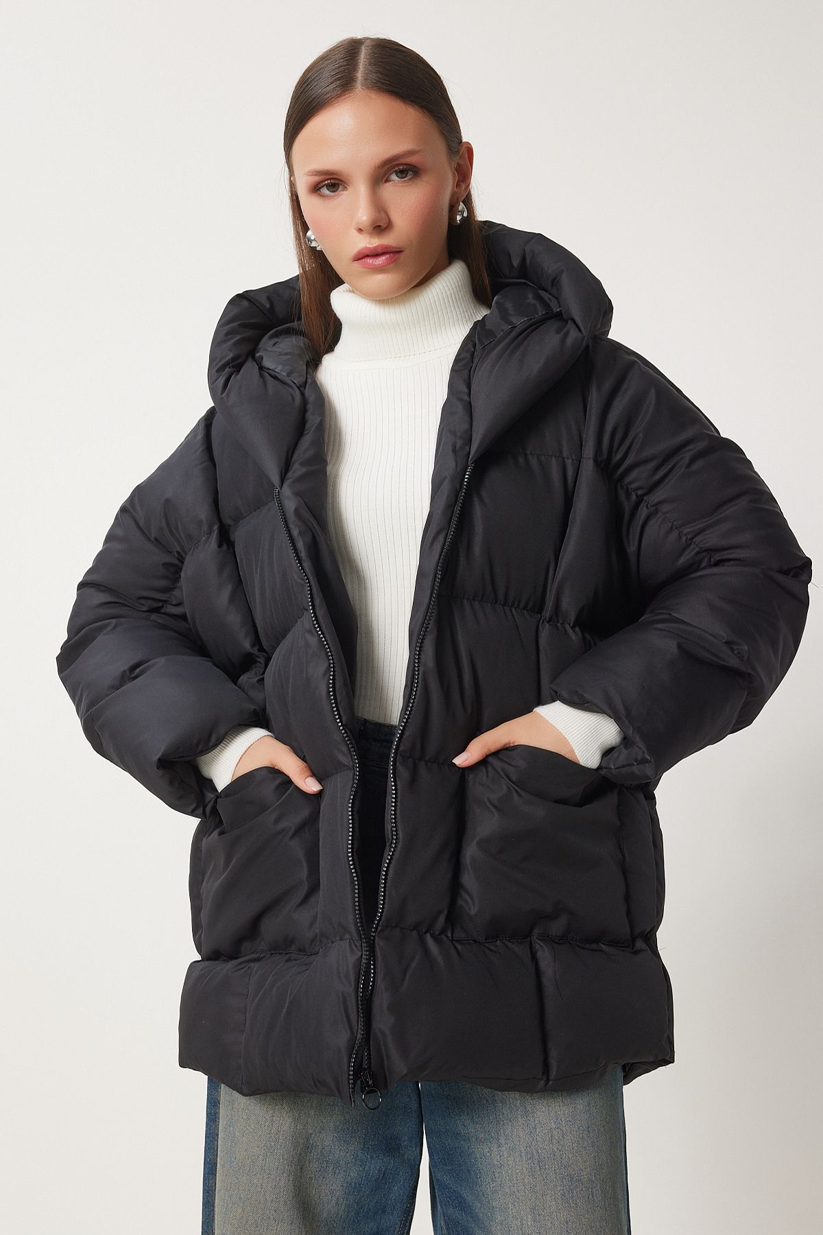 Kadın Siyah Kapüşonlu Oversize Şişme Mont RV00002 Kadın Siyah Kapüşonlu Oversize Şişme Mont RV00002