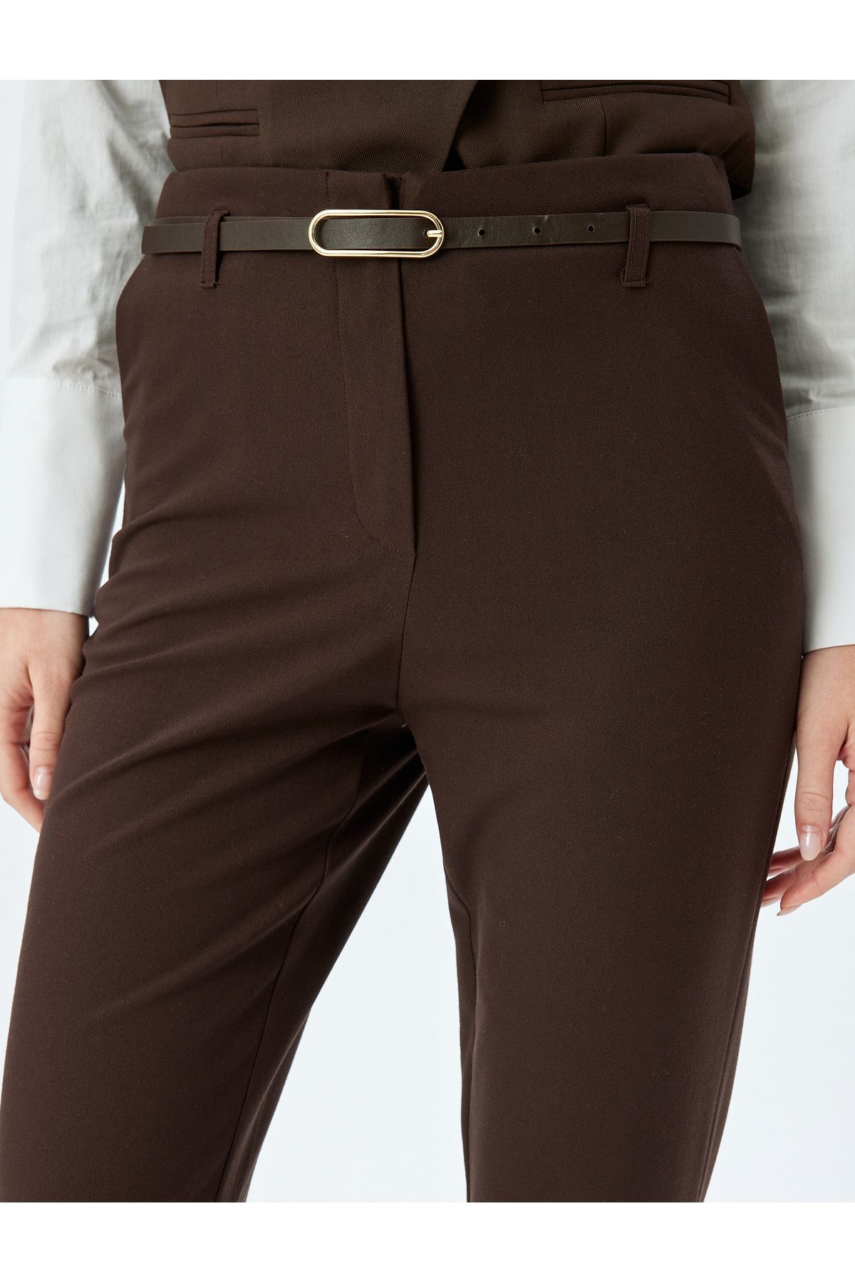 Slim Fit Cepli Kemerli İspanyol Paça Kumaş Pantolon Slim Fit Cepli Kemerli İspanyol Paça Kumaş Pantolon