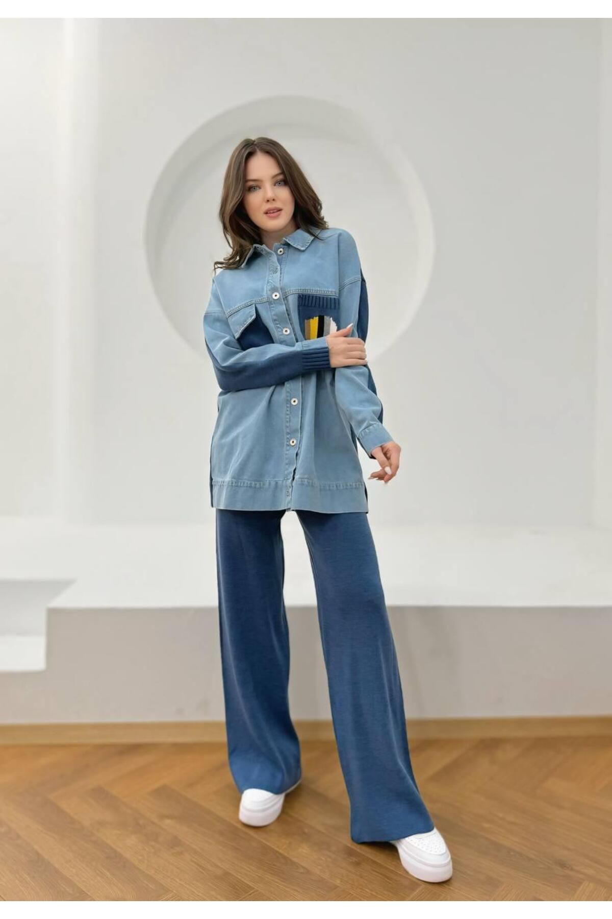 Premium Kalite Denim Kot ve Cep Detaylı Düğmeli Triko Takım İkili Tasarım Triko Takım Premium Kalite Denim Kot ve Cep Detaylı Düğmeli Triko Takım İkili Tasarım Triko Takım