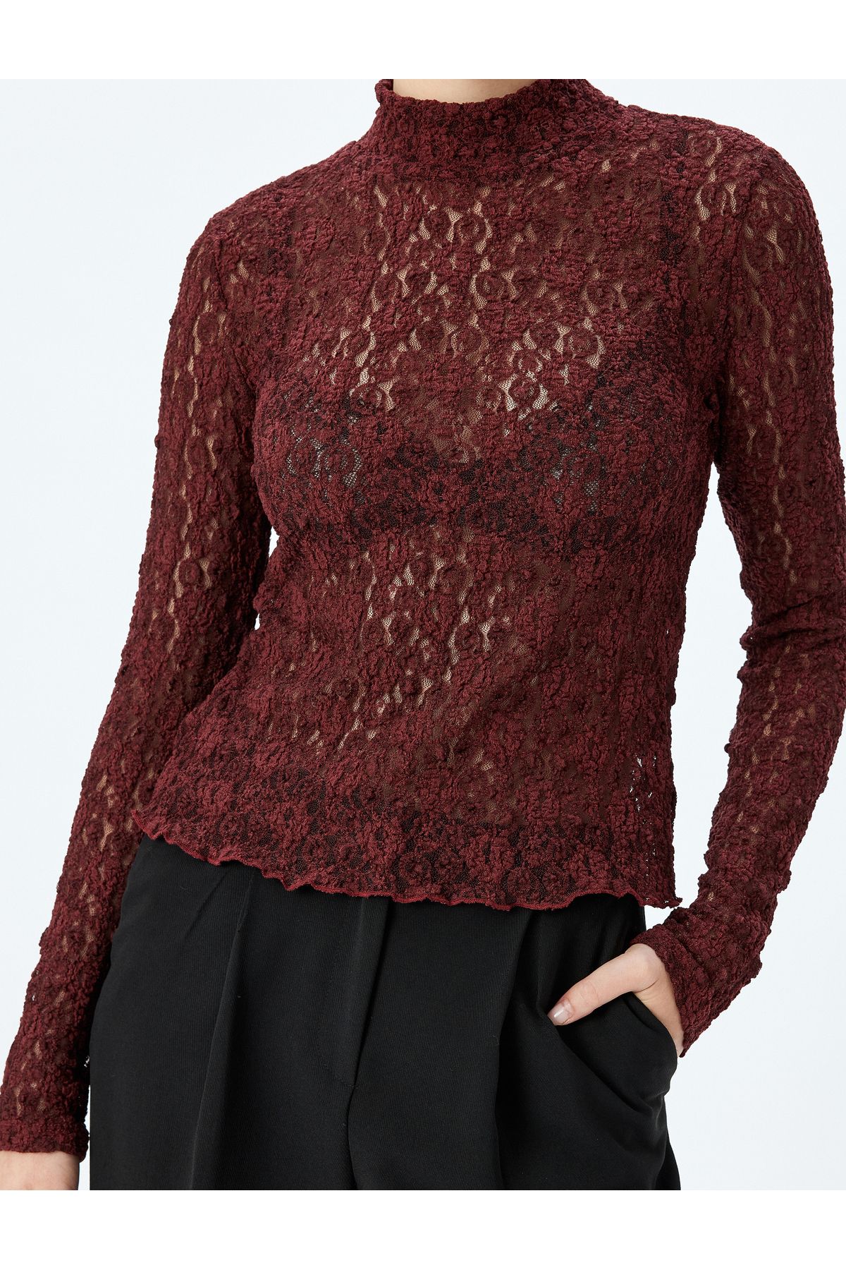 Slim Fit Uzun Kollu Dik Yaka Yarı Transparan Dantel Bluz Slim Fit Uzun Kollu Dik Yaka Yarı Transparan Dantel Bluz