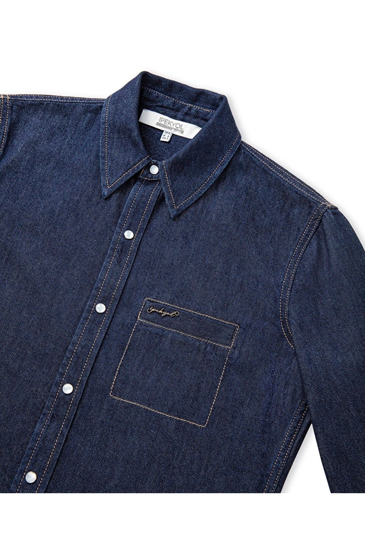 Metal aksesuarlı denim gömlek Metal aksesuarlı denim gömlek