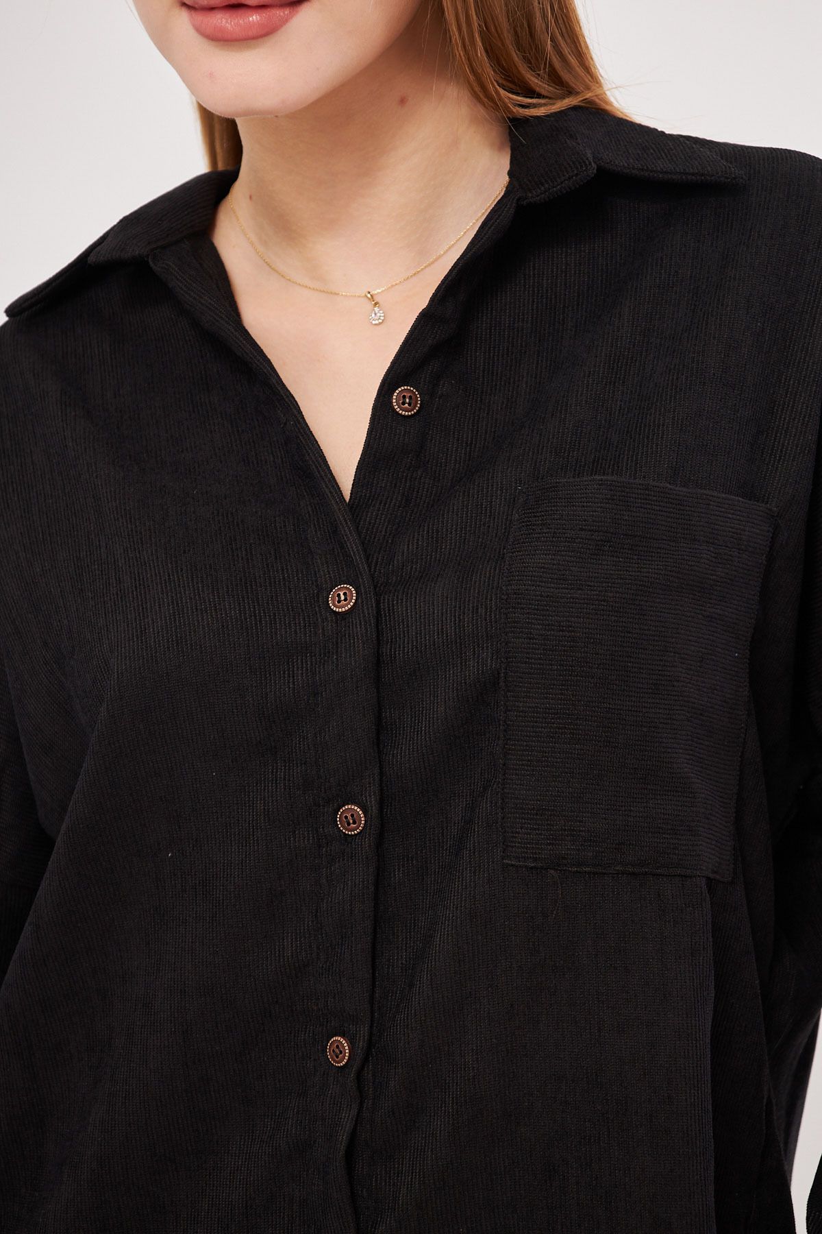 Kadın Siyah Cepli Oversize İnce Fitilli Kadife Gömlek ARM-24K001076 Kadın Siyah Cepli Oversize İnce Fitilli Kadife Gömlek ARM-24K001076