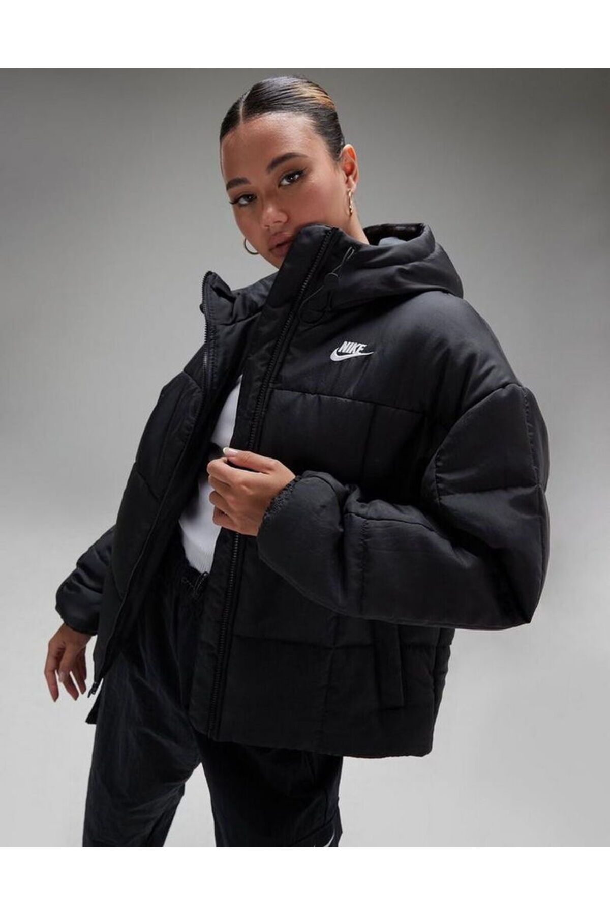 Sportswear Classic Puffer Therma-fıt Bol Kesim Kadın Montu Sportswear Classic Puffer Therma-fıt Bol Kesim Kadın Montu