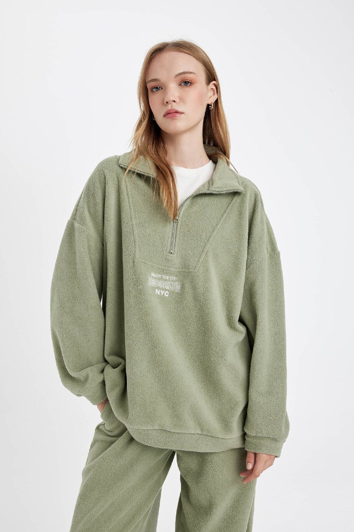 Oversize Geniş Kalıp Fermuarlı Dik Yaka Nakışlı Polar Sweatshirt Y2649az24wn