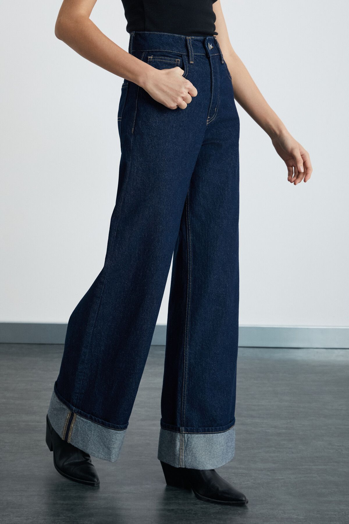 Reıne Kadın Regular Fit Yüksek Bel Katlamalı Paça Detaylı Premium Mavi Jeans Reıne Kadın Regular Fit Yüksek Bel Katlamalı Paça Detaylı Premium Mavi Jeans