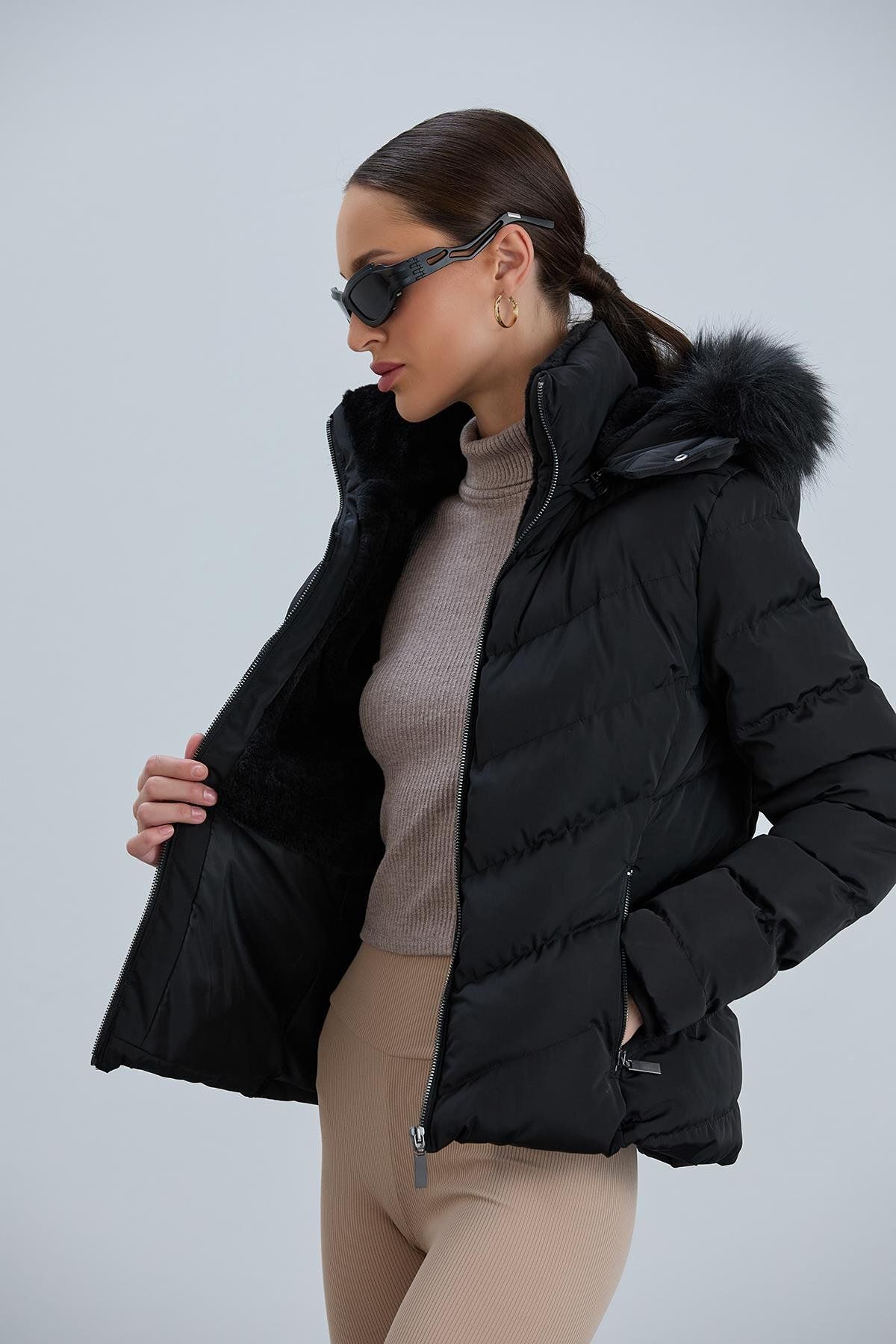 Kadın Siyah Suni Kürklü Çıkabilir Kapüşonlu Şişme Mont Beste Kadın Şişme Mont Kadın Siyah Suni Kürklü Çıkabilir Kapüşonlu Şişme Mont Beste Kadın Şişme Mont