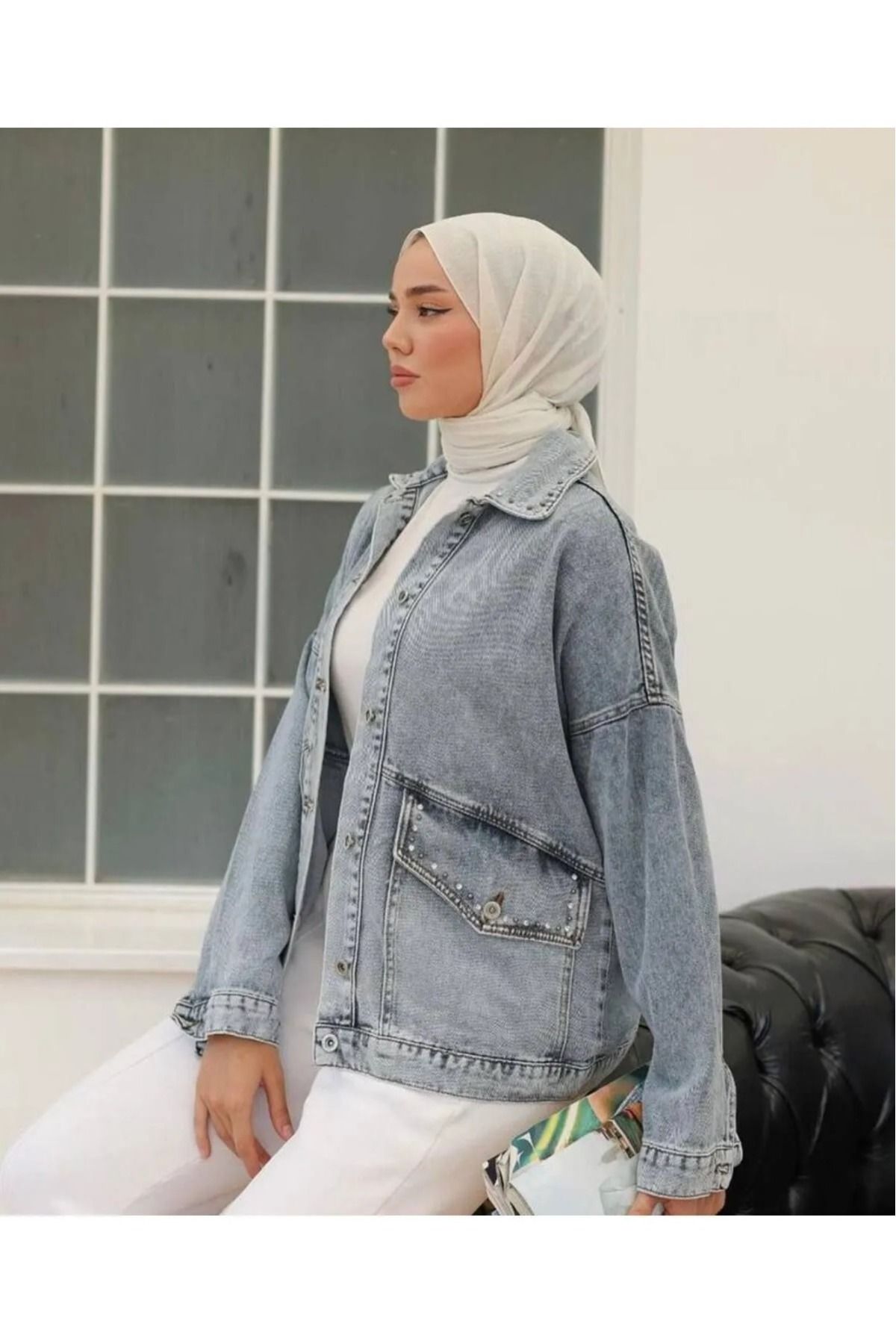 Kadın Yaka Ve Cep Taş Dataylı Düğmeli Oversize Denim Açık Mavi Kot Ceket