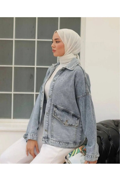 Kadın Yaka Ve Cep Taş Dataylı Düğmeli Oversize Denim Açık Mavi Kot Ceket Kadın Yaka Ve Cep Taş Dataylı Düğmeli Oversize Denim Açık Mavi Kot Ceket