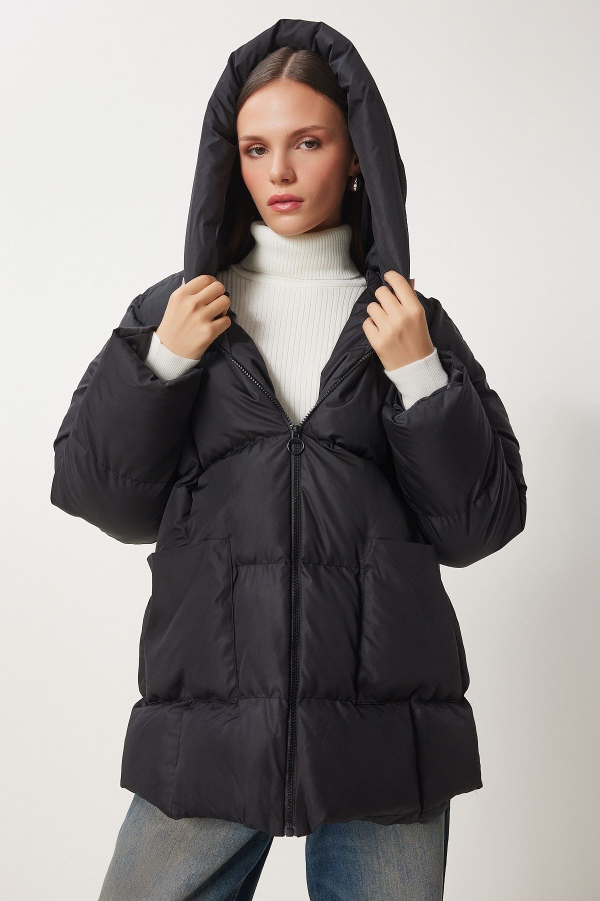 Kadın Siyah Kapüşonlu Oversize Şişme Mont RV00002 Kadın Siyah Kapüşonlu Oversize Şişme Mont RV00002