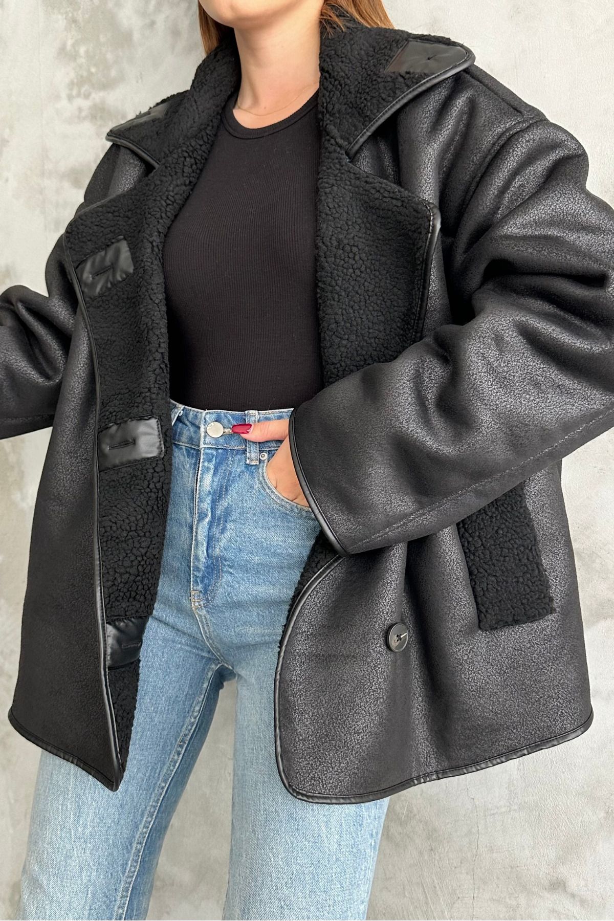 Oversize Kesim Düğmeli İçi Kürklü Suet Mont Ceket Oversize Kesim Düğmeli İçi Kürklü Suet Mont Ceket