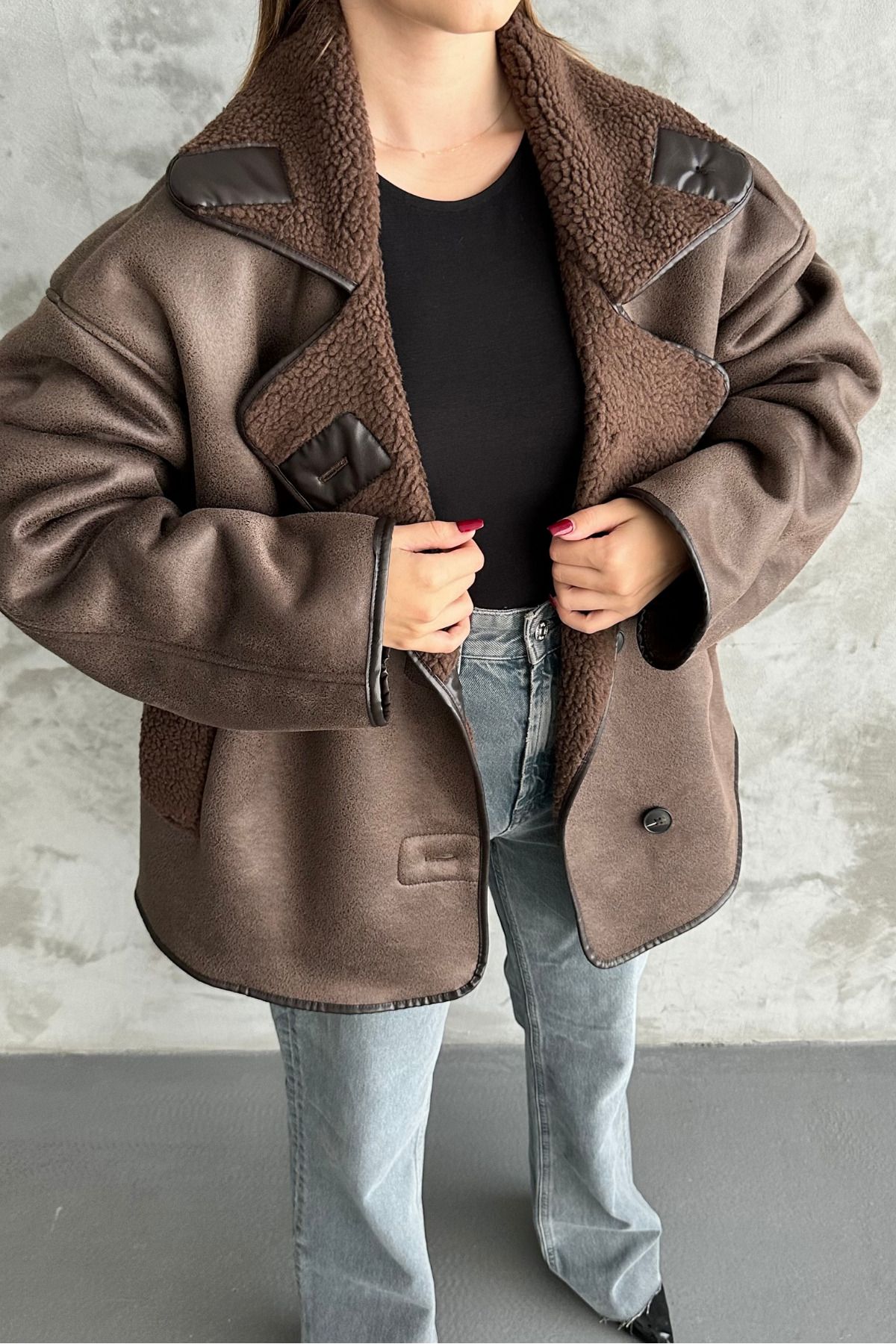 Oversize Kesim Düğmeli İçi Kürklü Suet Mont Ceket Oversize Kesim Düğmeli İçi Kürklü Suet Mont Ceket