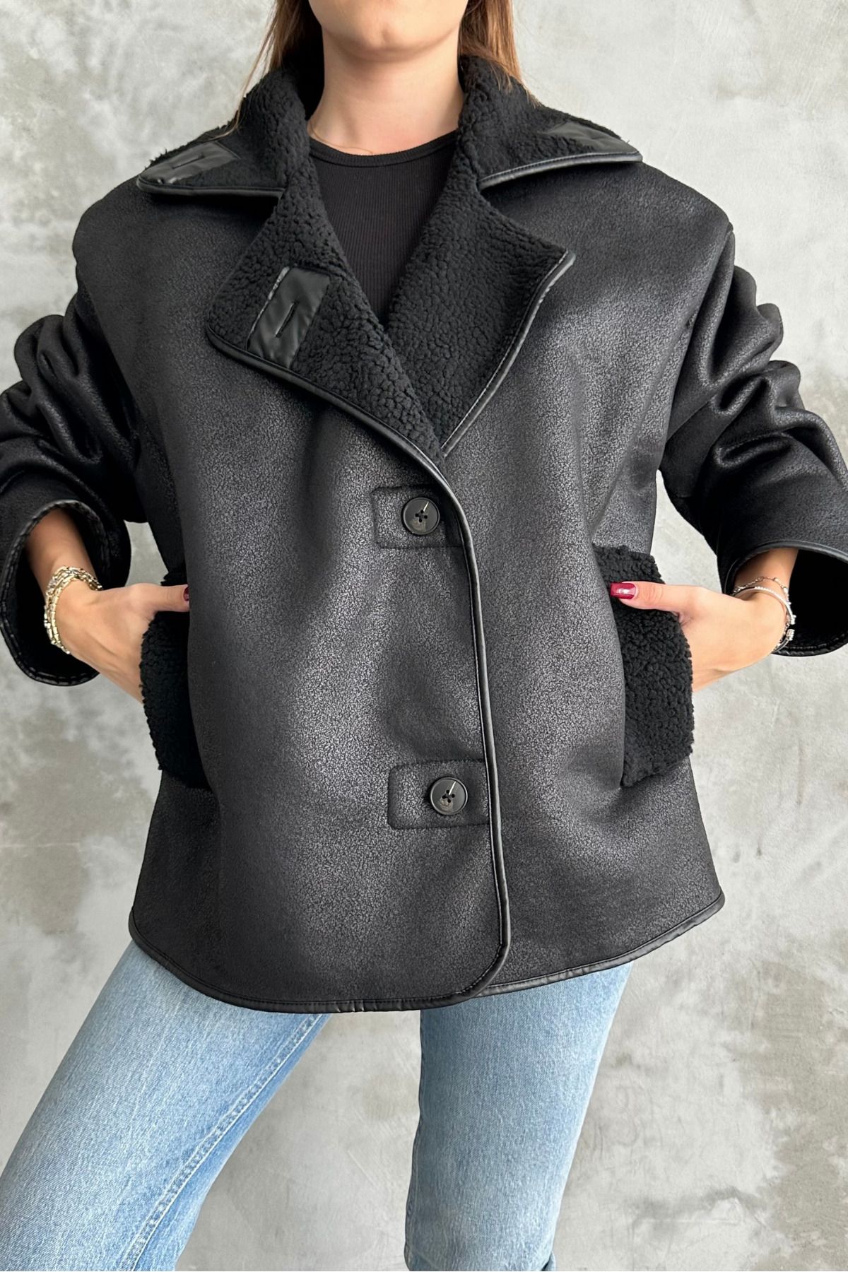 Oversize Kesim Düğmeli İçi Kürklü Suet Mont Ceket Oversize Kesim Düğmeli İçi Kürklü Suet Mont Ceket