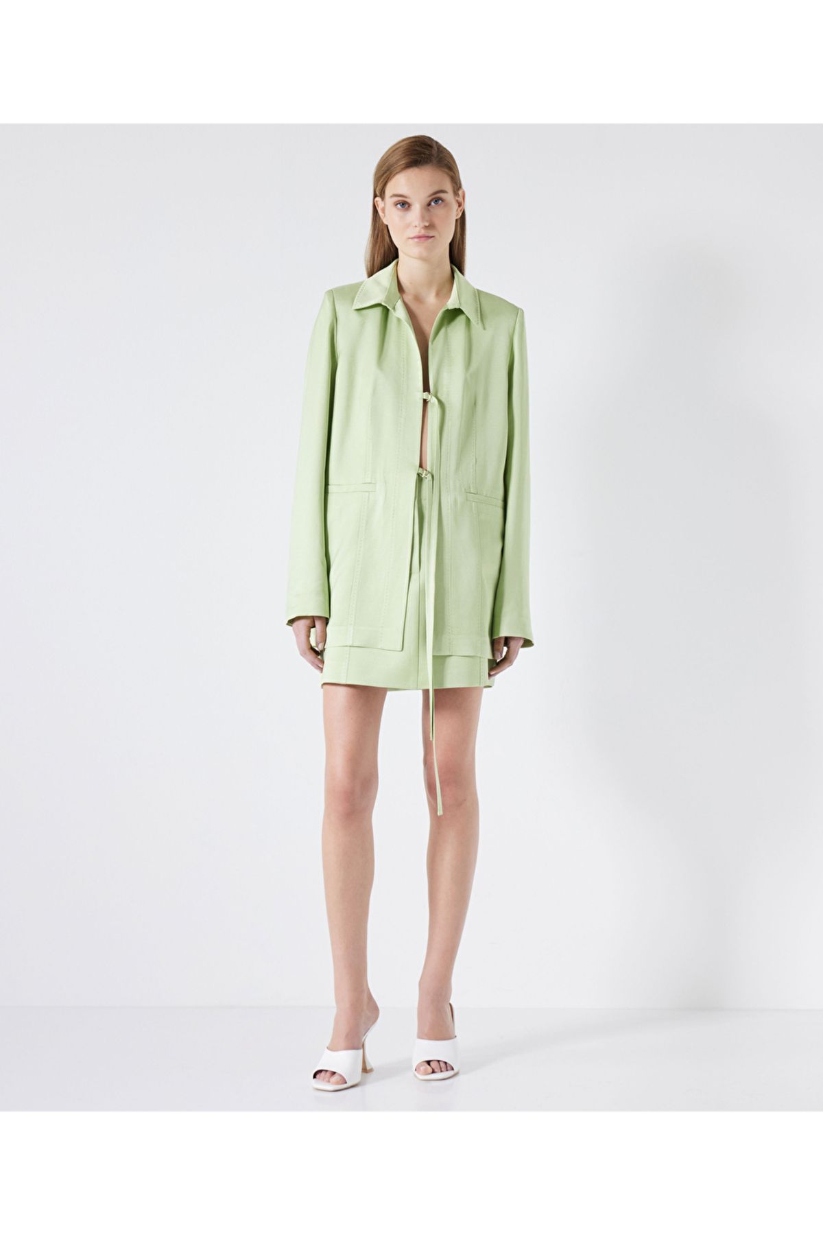 Önden bağlamalı ceket Önden bağlamalı ceket