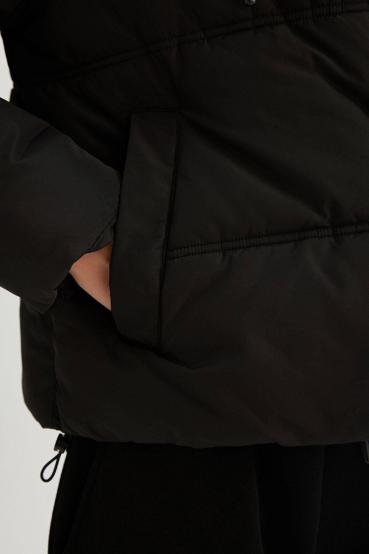 Su İtici Oversize Geniş Kesim Kapüşonlu Isı Yalıtımlı Rüzgar Geçirmez Puffer Şişme Mont A0757AX24WN Su İtici Oversize Geniş Kesim Kapüşonlu Isı Yalıtımlı Rüzgar Geçirmez Puffer Şişme Mont A0757AX24WN