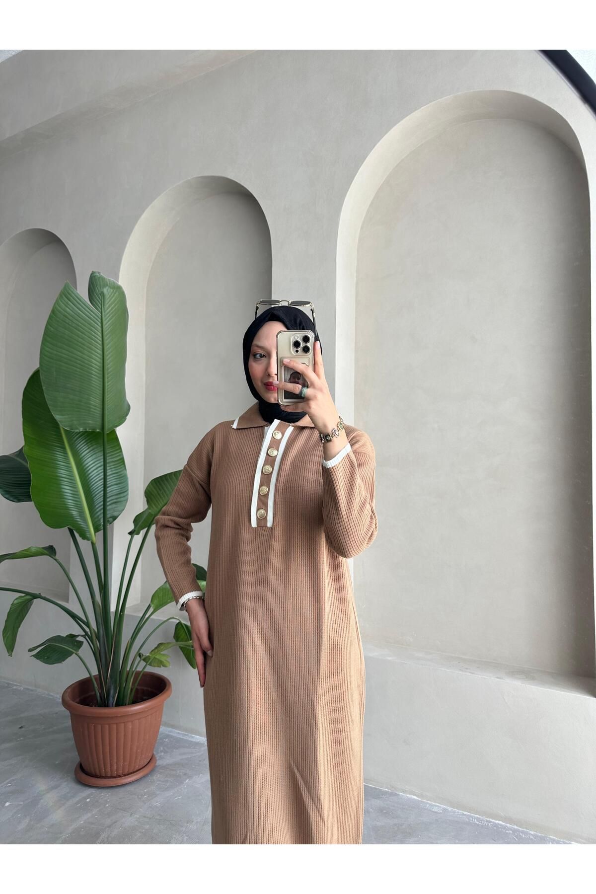 Oversize Düğmeli V Yaka Fitilli Triko Tesettür Elbise Fitilli Uzun Kışlık Tam Boy Elbise Oversize Düğmeli V Yaka Fitilli Triko Tesettür Elbise Fitilli Uzun Kışlık Tam Boy Elbise