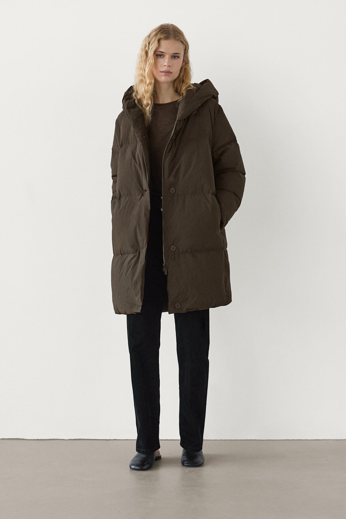 Kapüşonlu kuş tüyü şişme mont Kapüşonlu kuş tüyü şişme mont