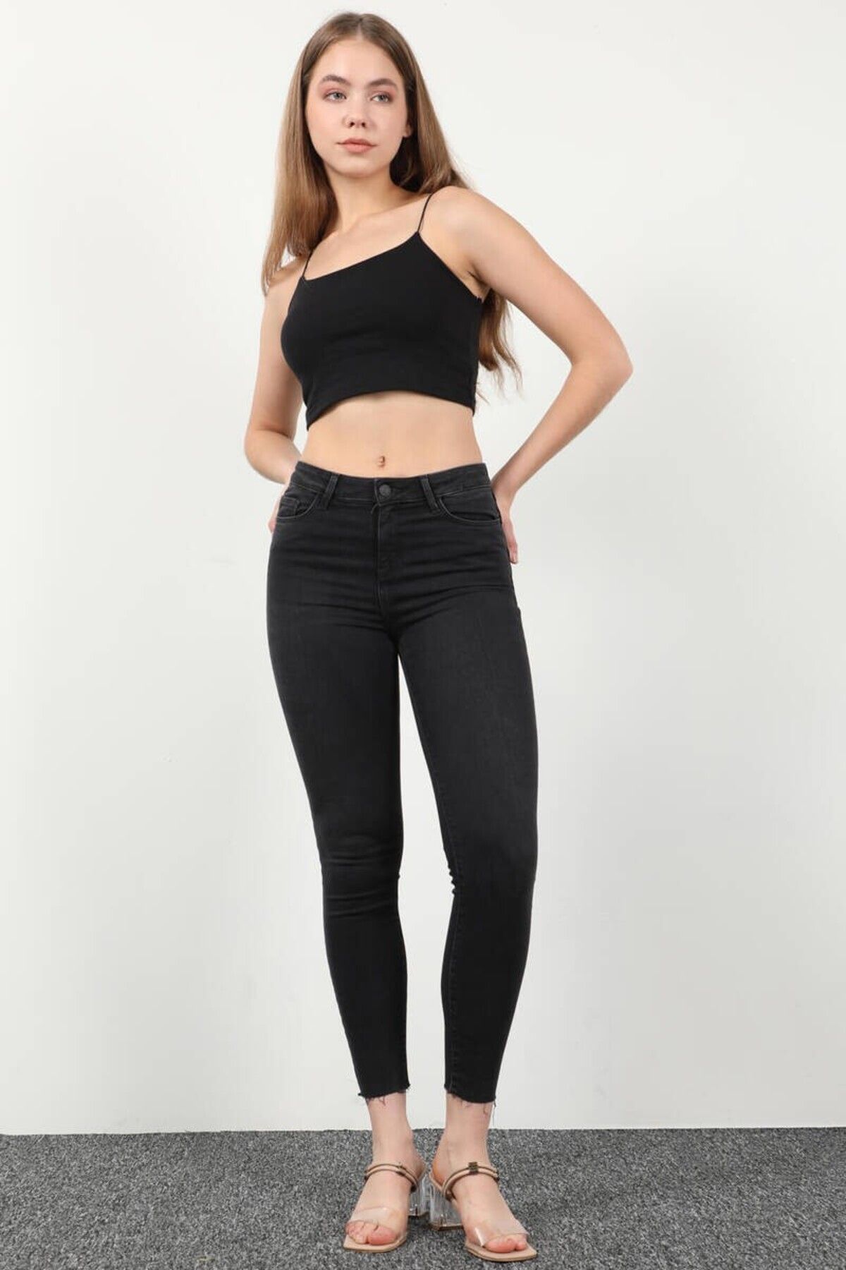 Kadın Paçası Yırtık Slim Fit Jean Pantolon Antrasit Kadın Paçası Yırtık Slim Fit Jean Pantolon Antrasit